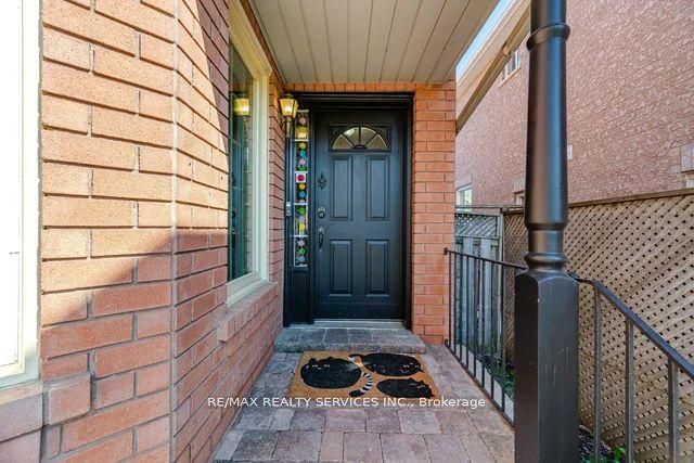 8 Safari Court, Brampton, ON L7A 1G8 photo 4