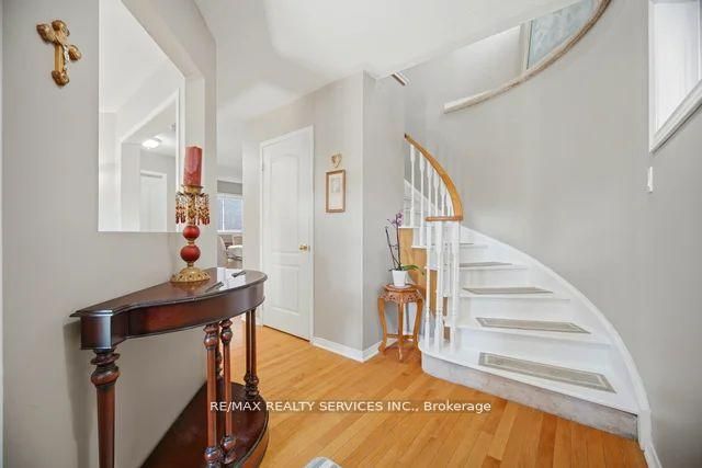 8 Safari Court, Brampton, ON L7A 1G8 photo 5
