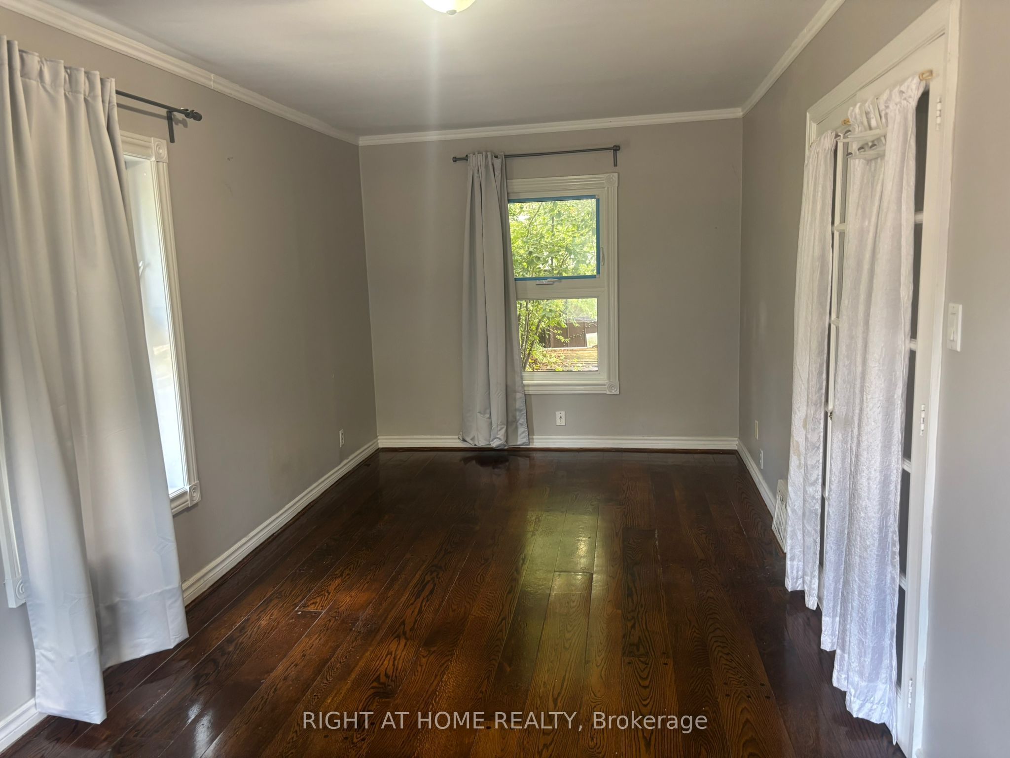 1073 Mesa Crescent, Mississauga, ON L5R 3E7