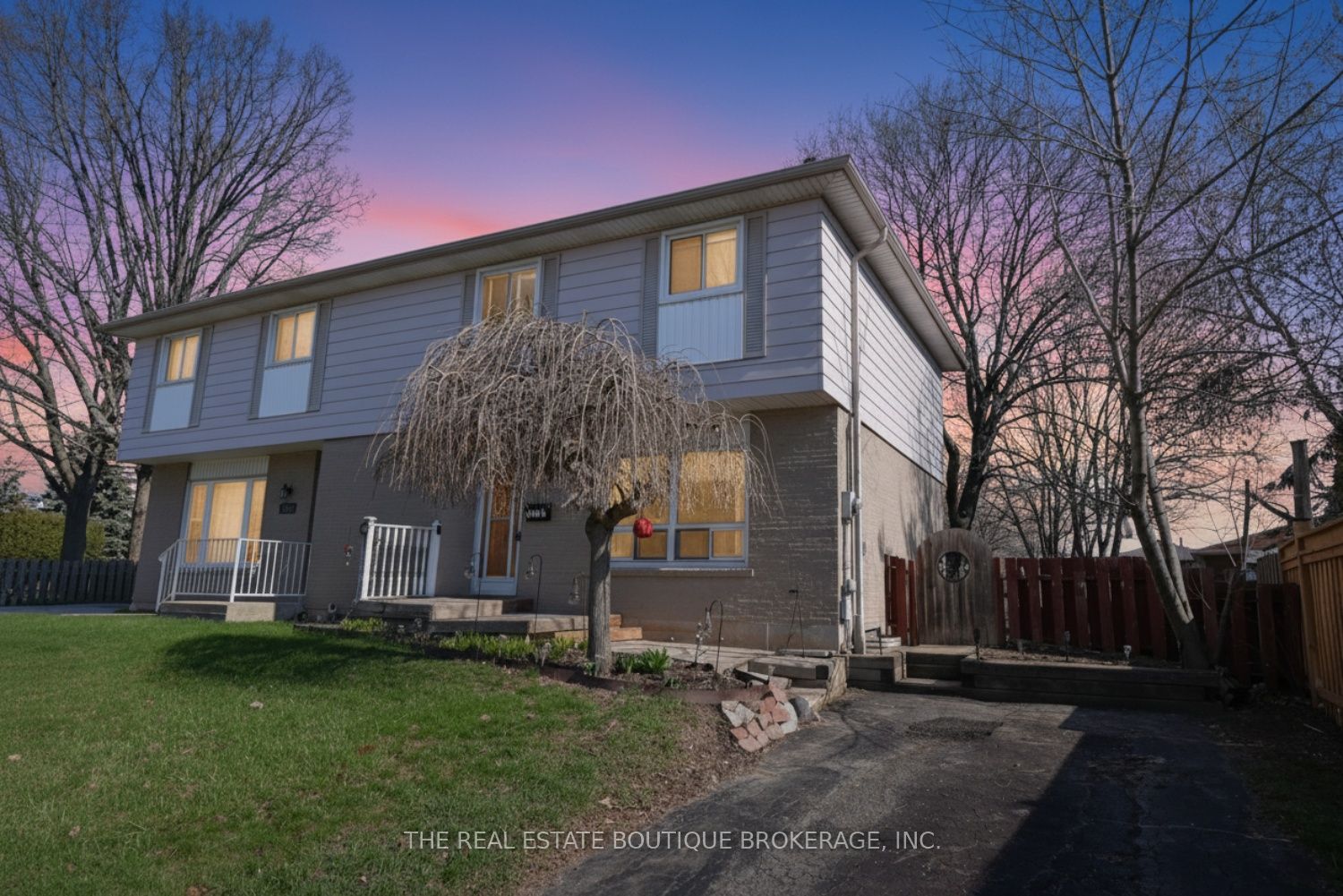 1345 Colonsay Drive, Burlington, ON L7P 2T6 photo 3