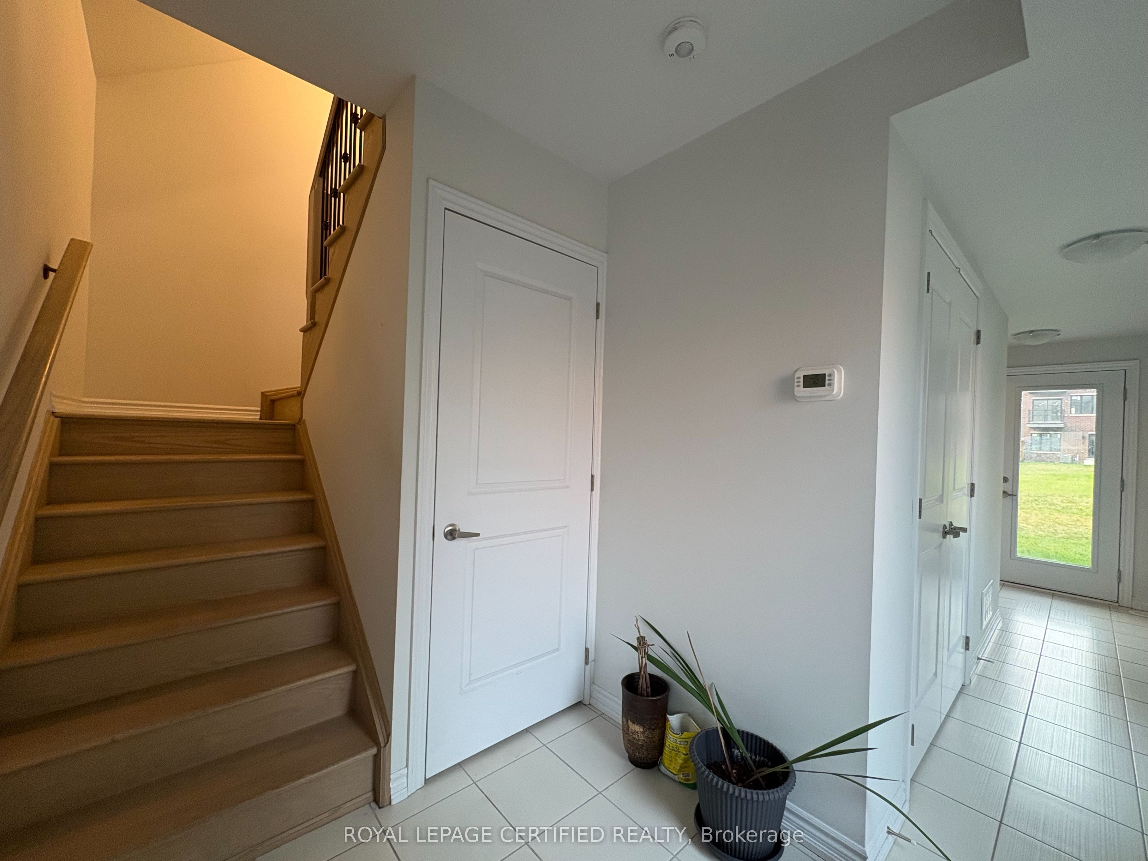 5970 Saigon Street, Mississauga, ON L5V 0E9 photo 2