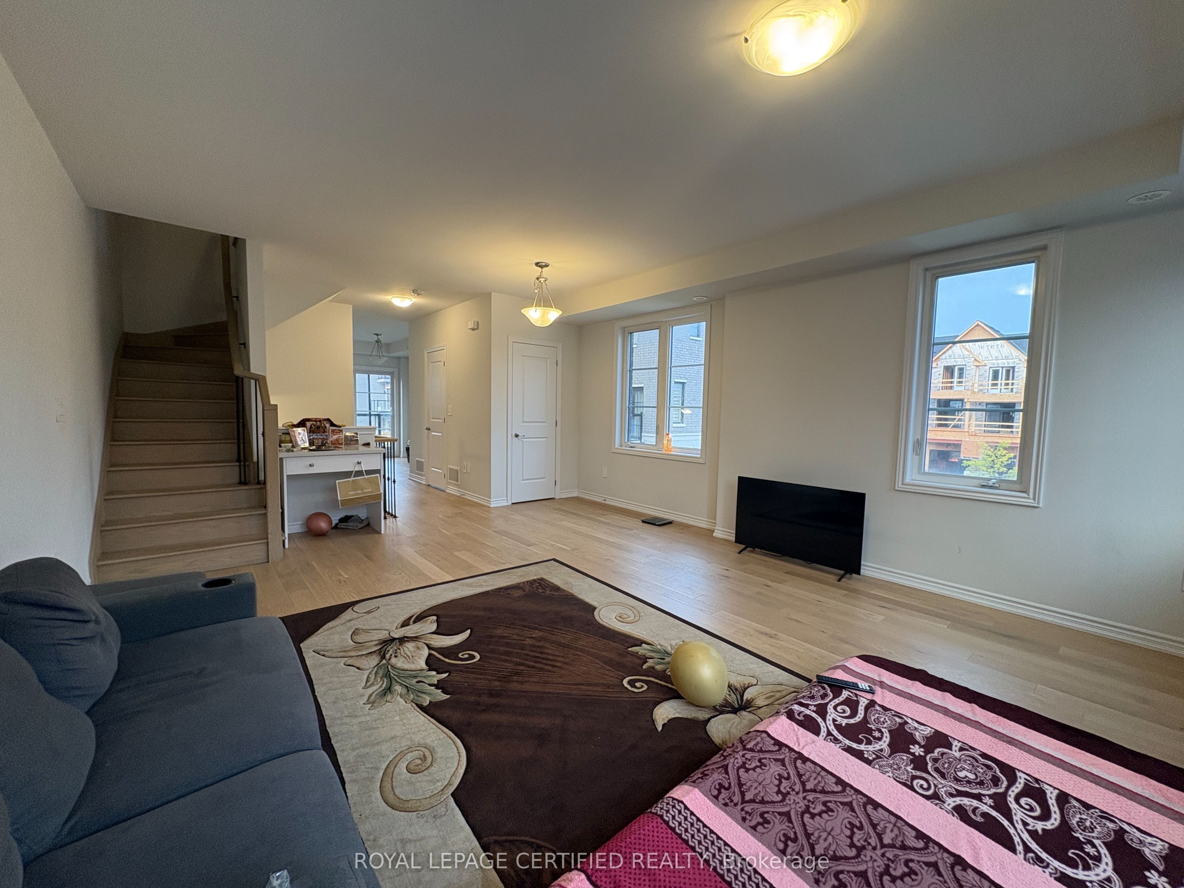 5970 Saigon Street, Mississauga, ON L5V 0E9 photo 4