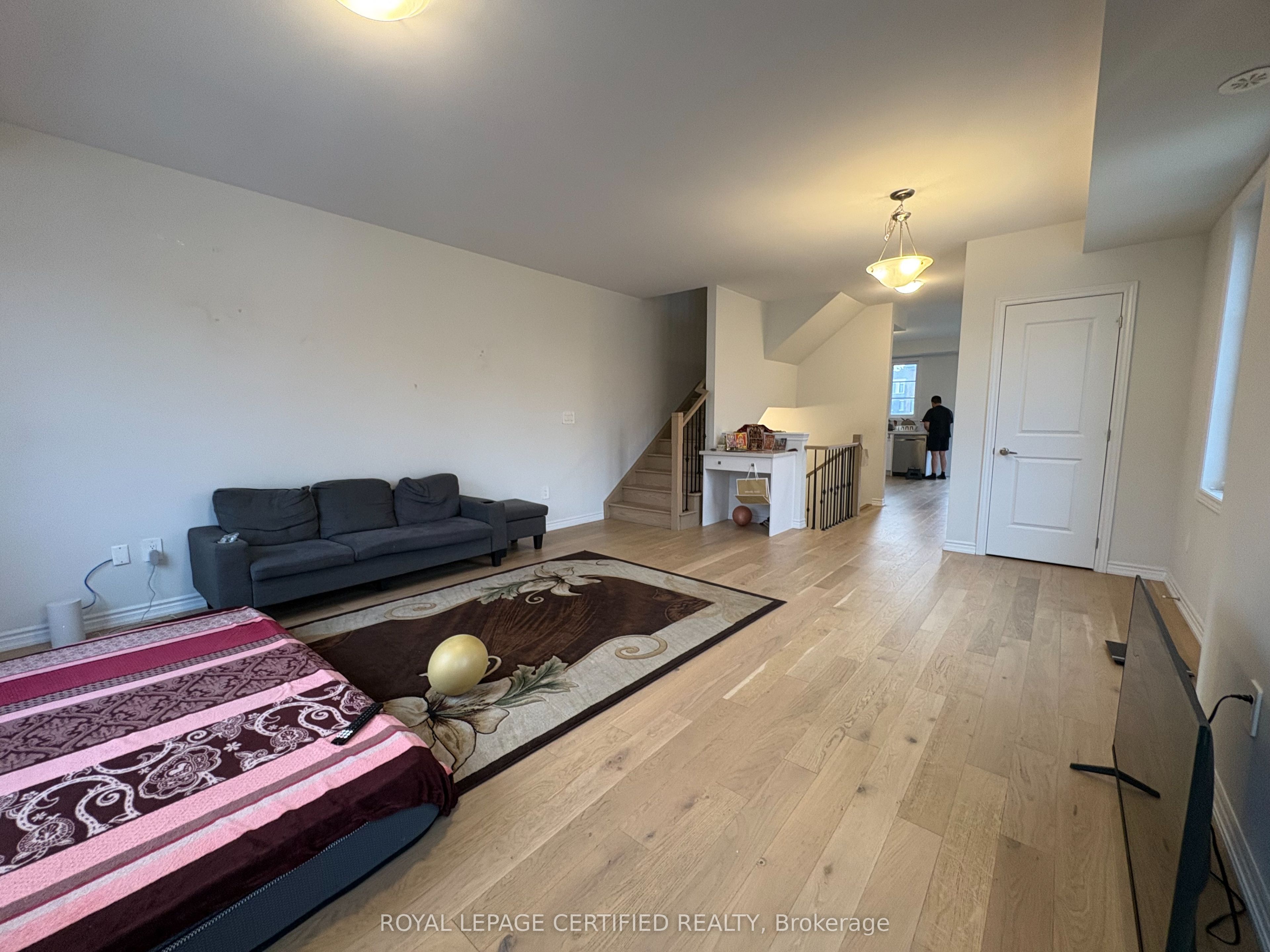 5970 Saigon Street, Mississauga, ON L5V 0E9 photo 5
