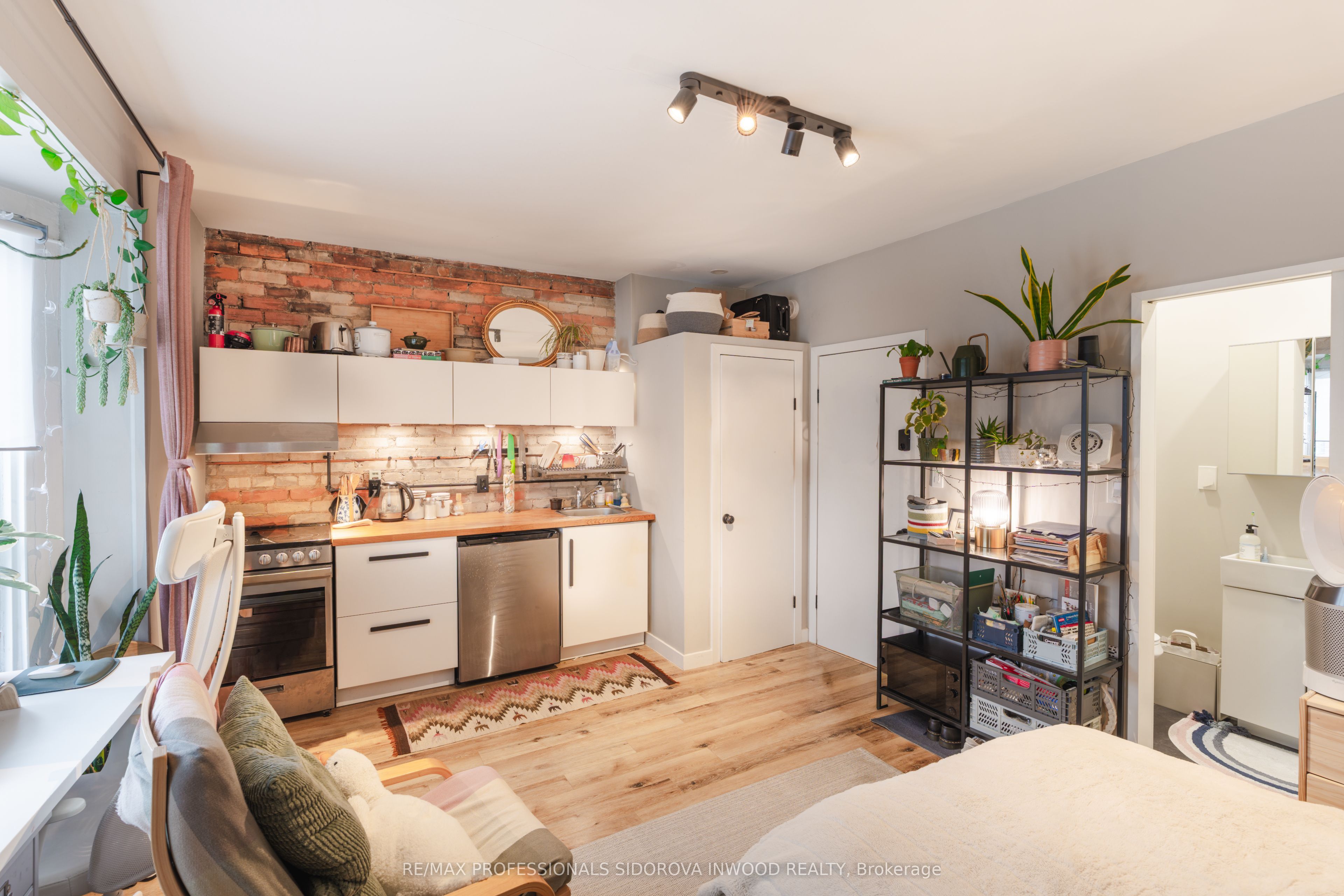 2088 Dundas Street W, Toronto, ON M6R 1W9 photo 5