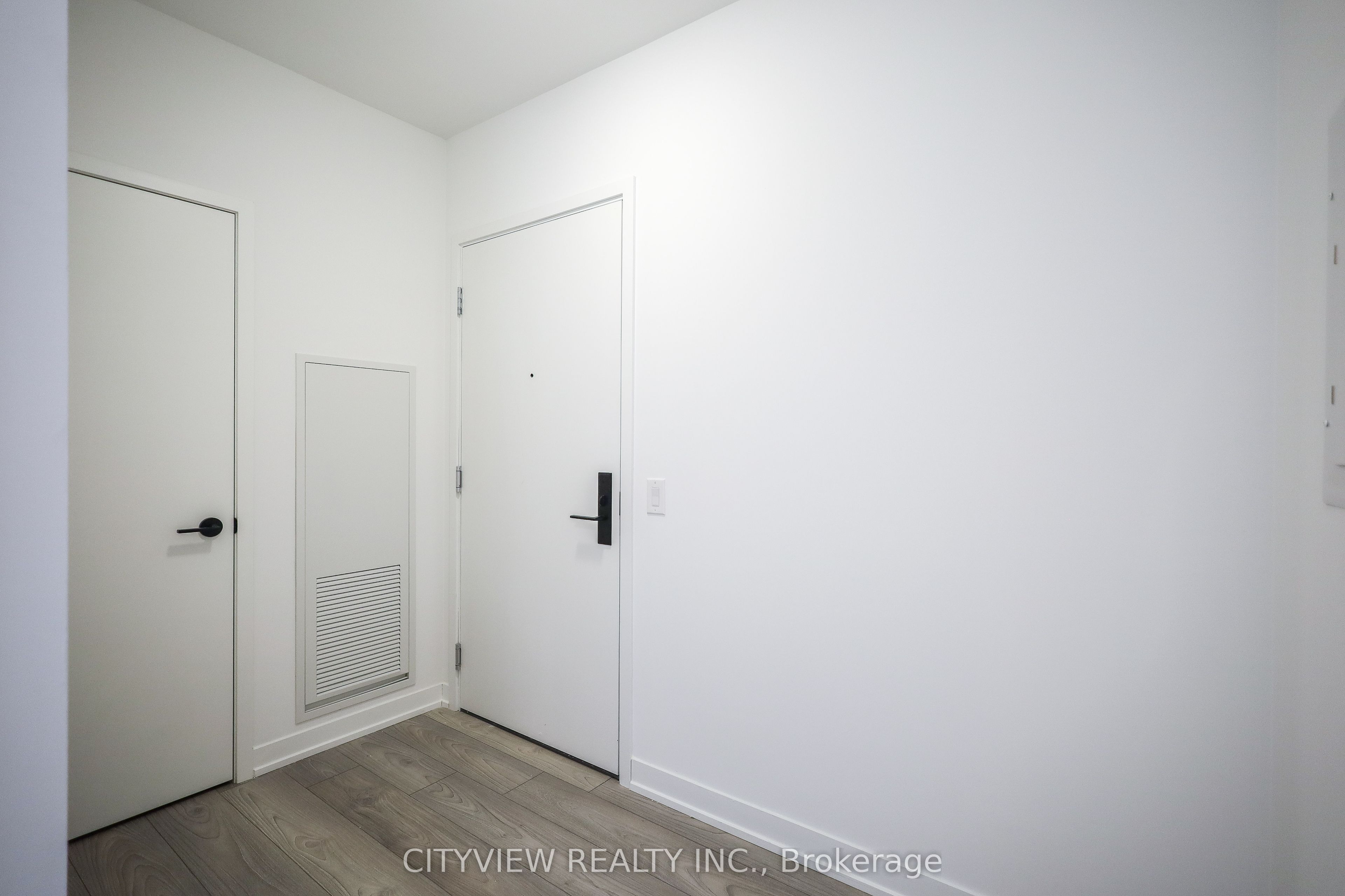 285 Dufferin Street 1127, Toronto, ON M6K 1Z7 photo 3