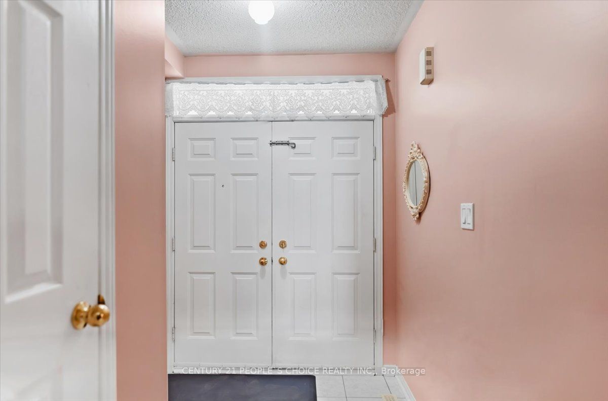 33 Penguin Lane, Brampton, ON L6R 2A9