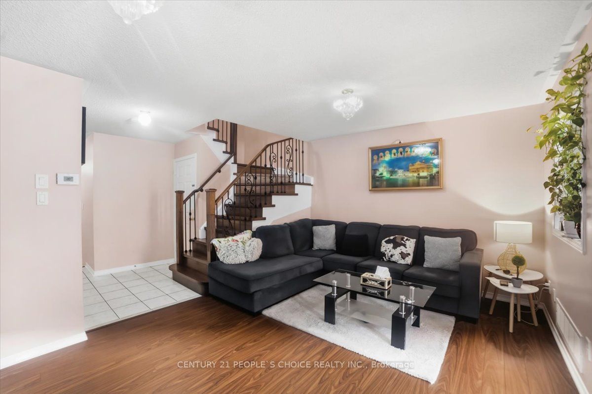 33 Penguin Lane, Brampton, ON L6R 2A9 photo 3