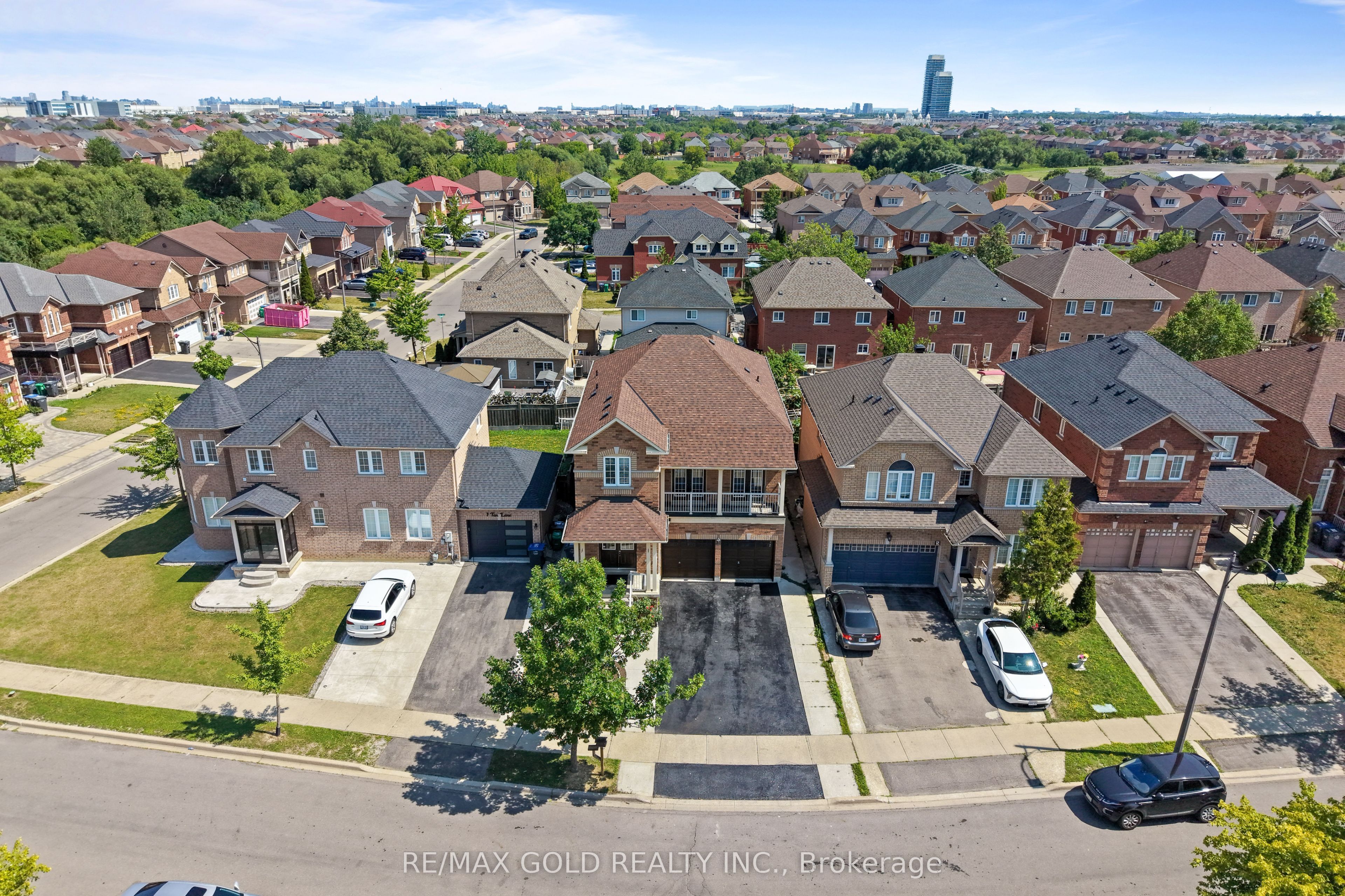 3 Tan Lane, Brampton, ON L6P 0Z9 photo 2