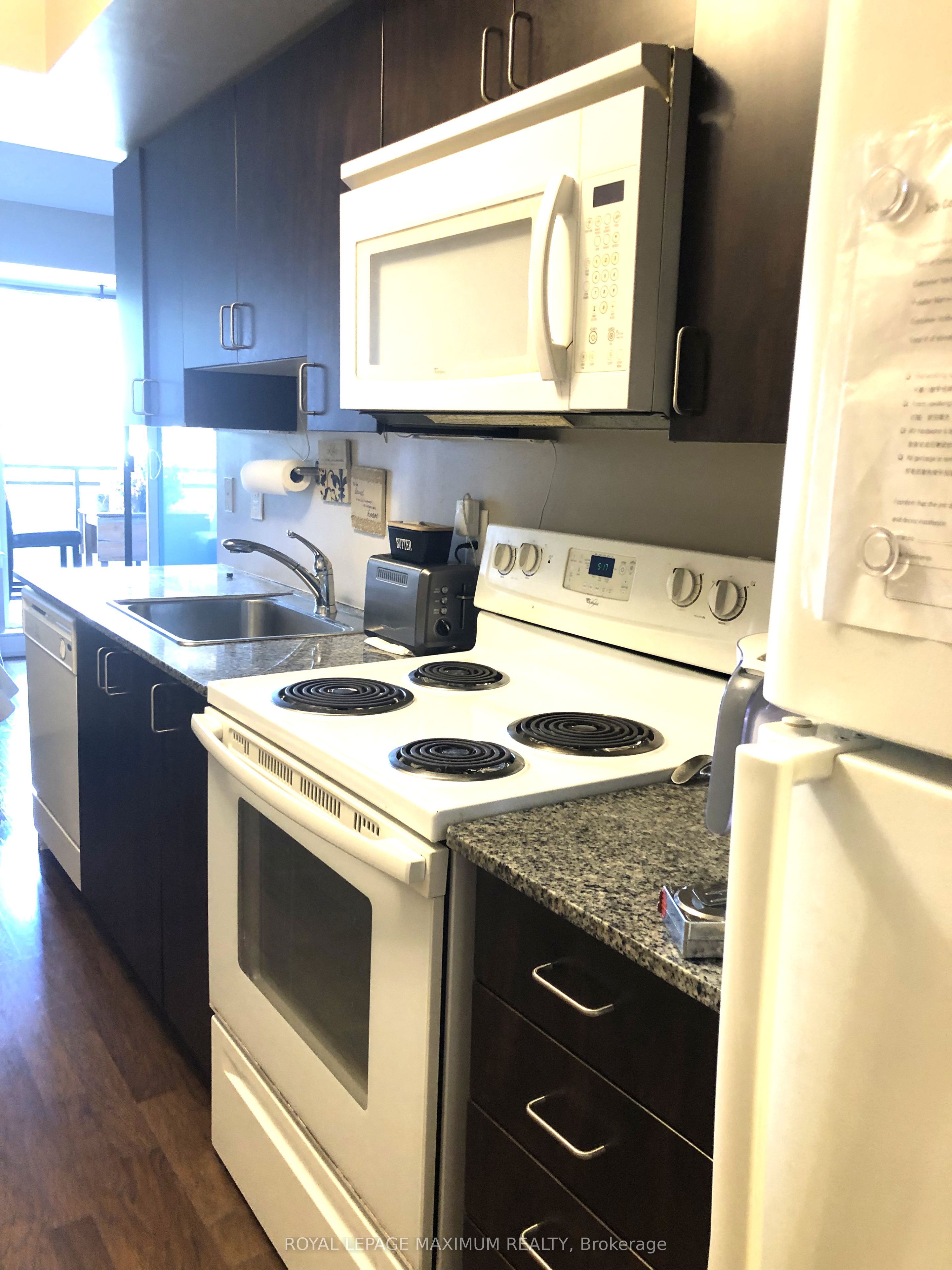 1070 Sheppard Avenue W 223, Toronto, ON M3J 0G8 photo 3