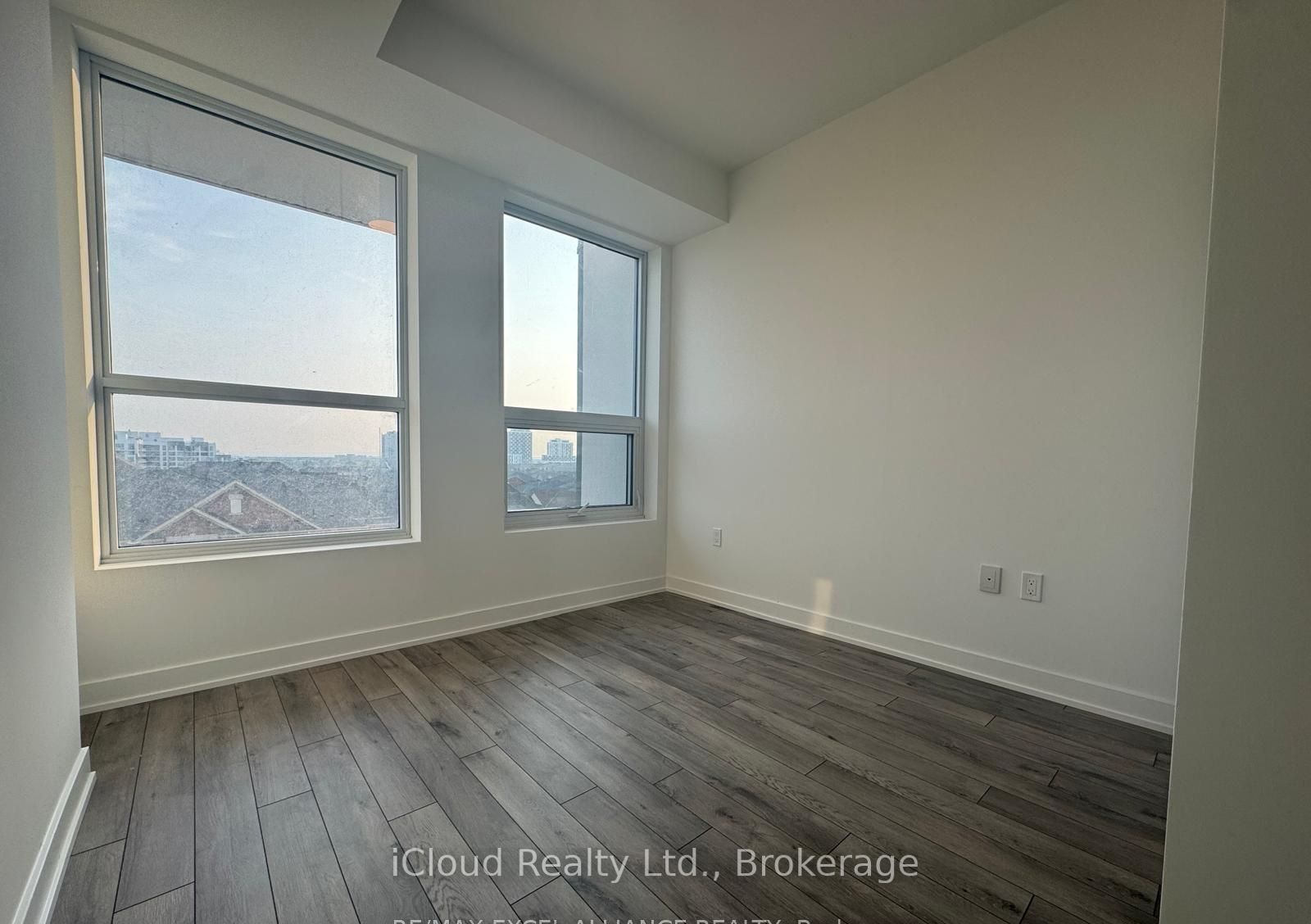 1005 Dundas Street E 632, Oakville, ON L6H 8C7 photo 2