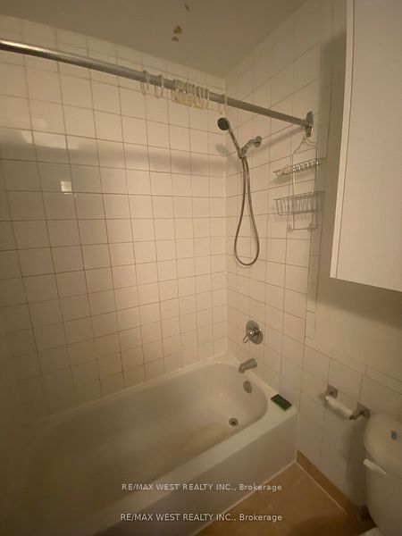 35 Lansdowne Avenue 2, Toronto, ON M6K 2V7 photo 5
