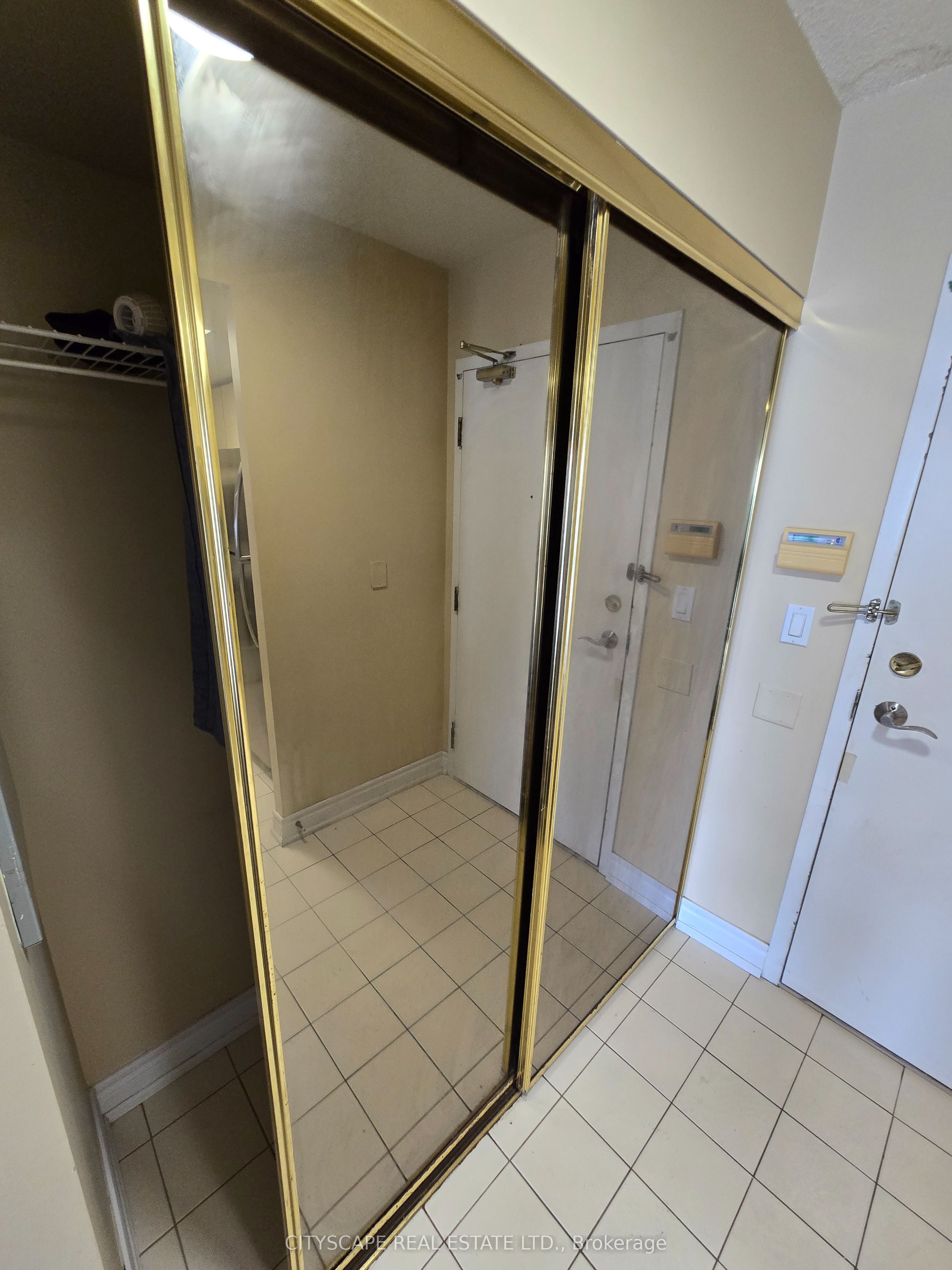 335 Webb Drive 811, Mississauga, ON L5B 4A1 photo 2