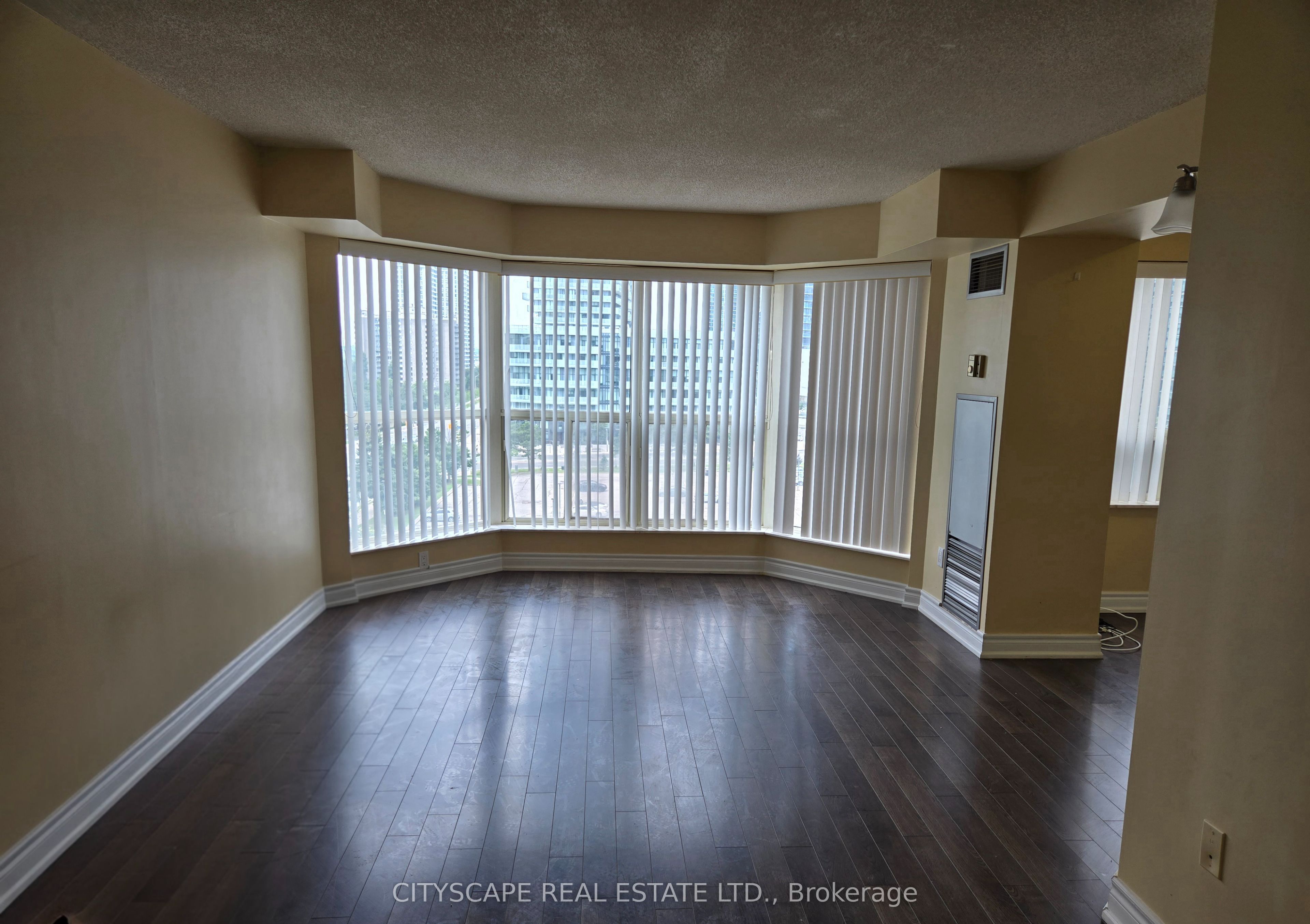 335 Webb Drive 811, Mississauga, ON L5B 4A1 photo 3