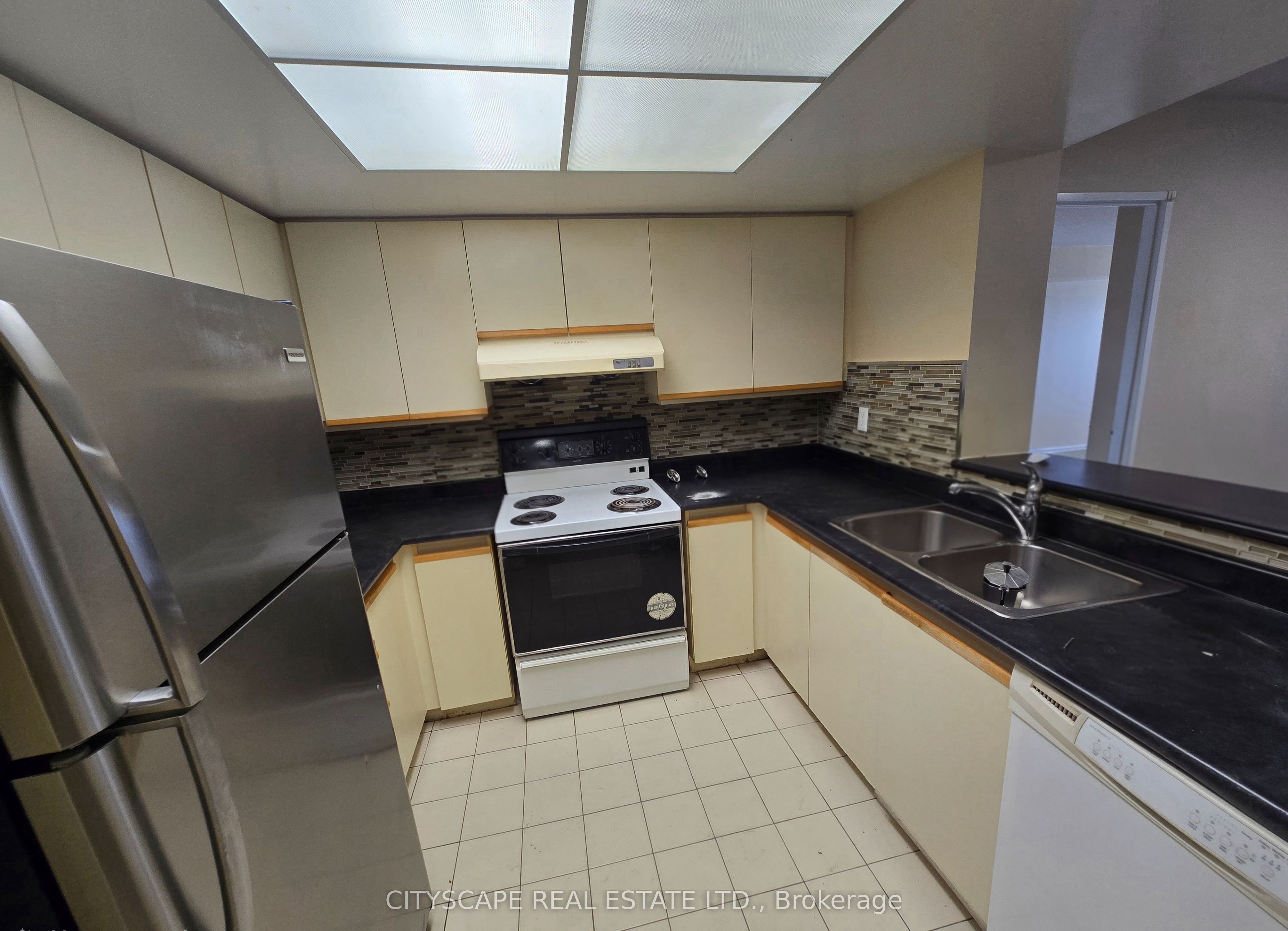 335 Webb Drive 811, Mississauga, ON L5B 4A1 photo 5