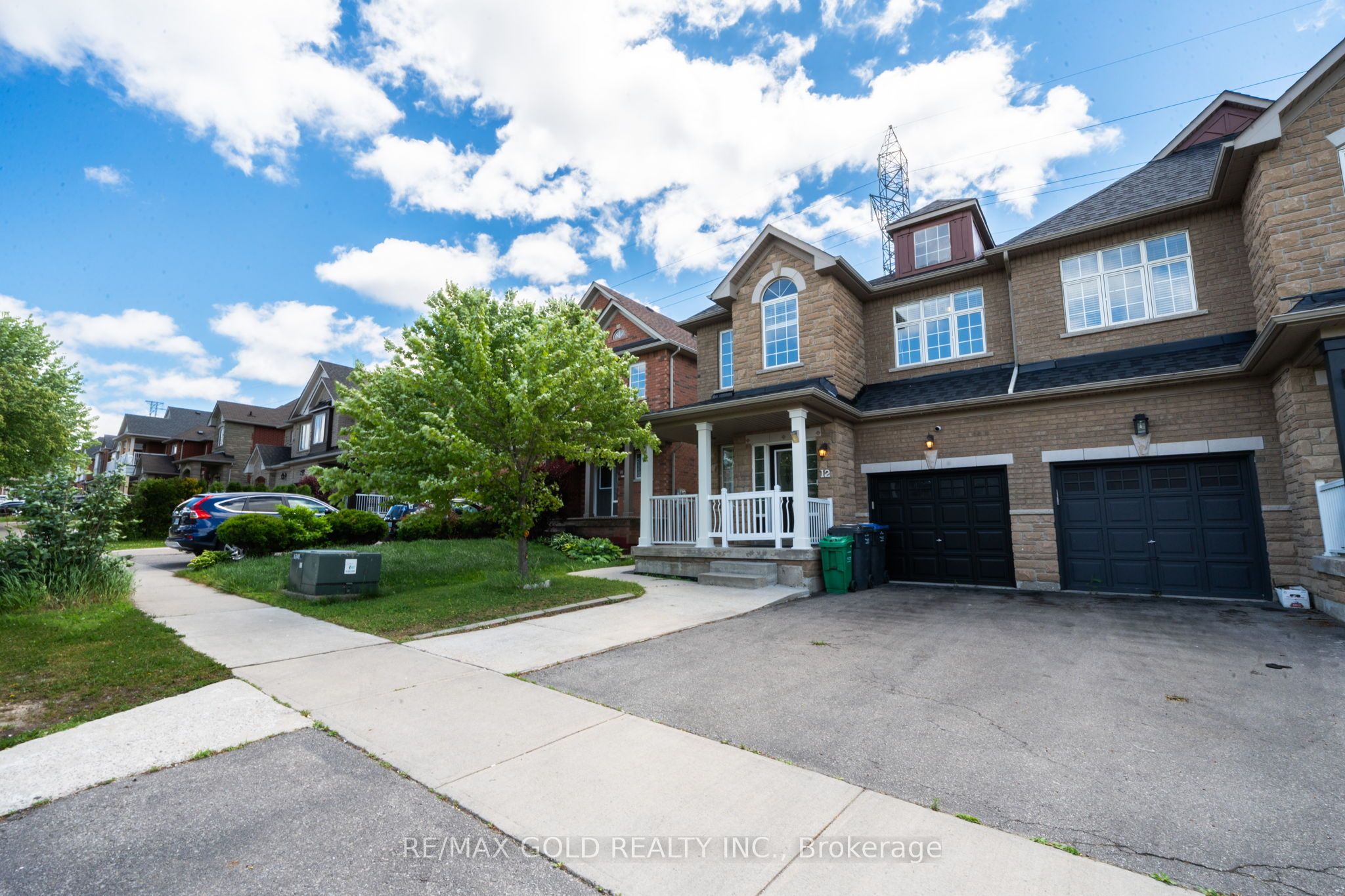 12 Pefferlaw Drive, Brampton, ON L6Y 0K2 photo 3