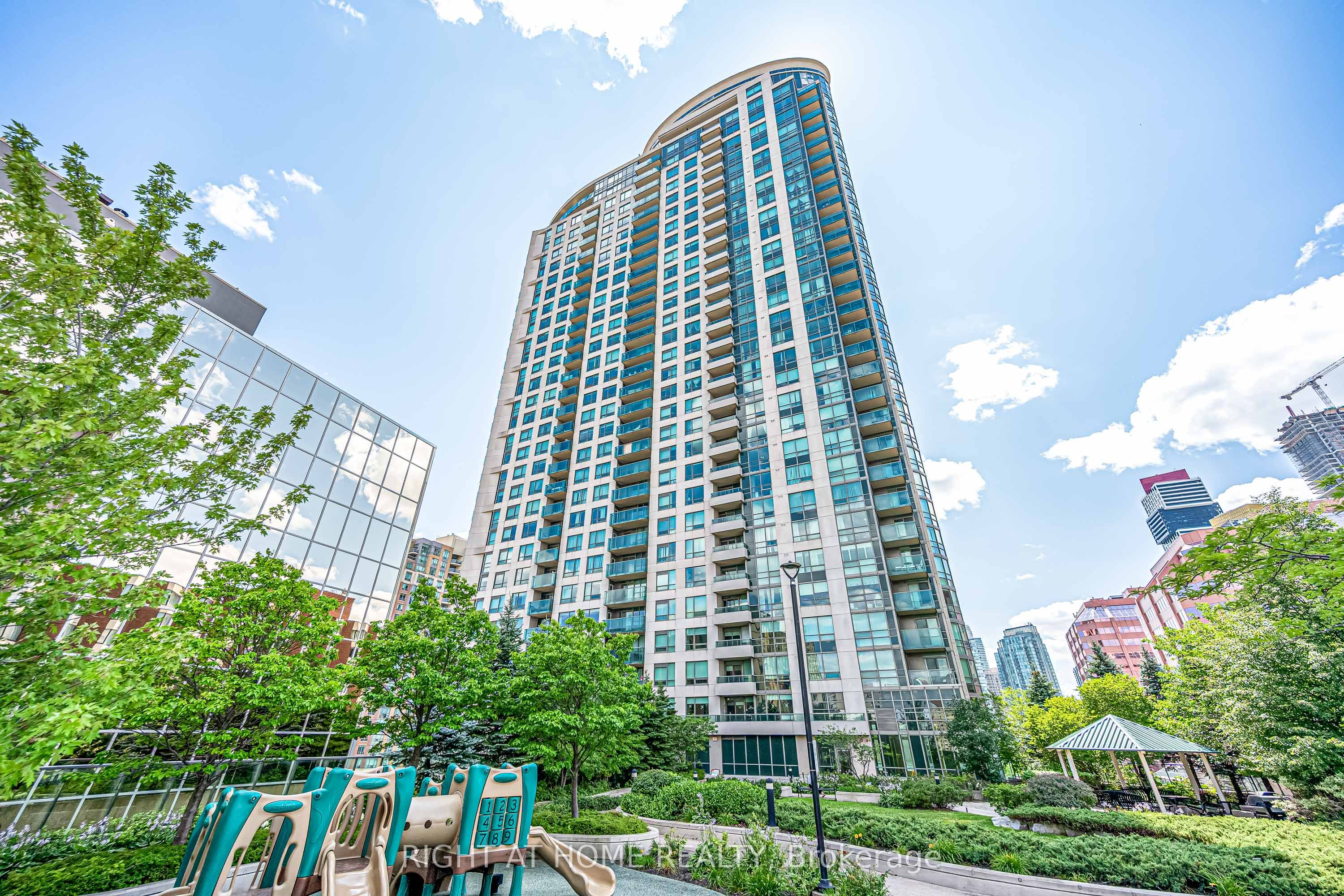 208 Enfield Place #2902, Mississauga, ON L5B 0G8 photo 2