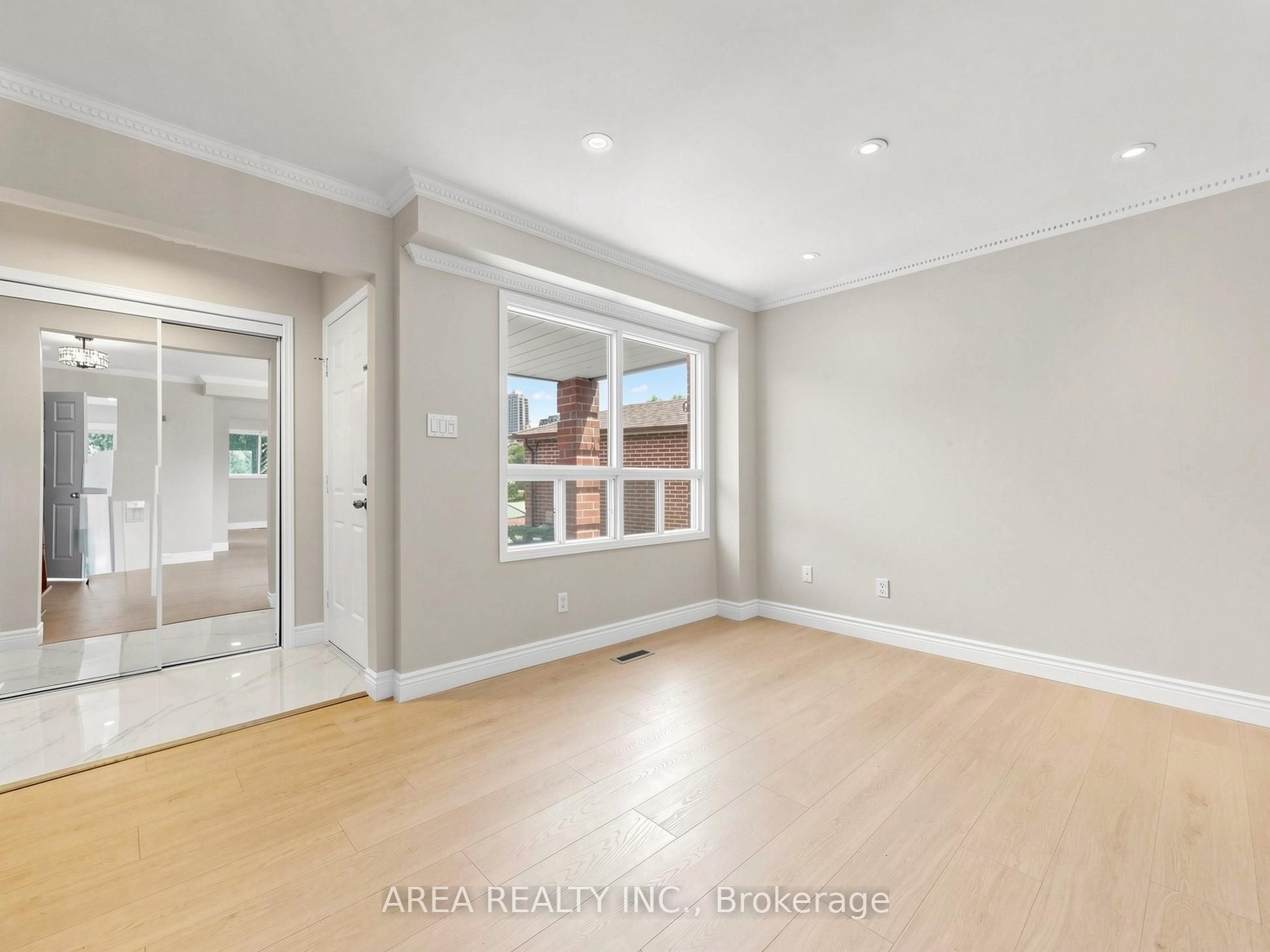 4749 Empire Crescent, Mississauga, ON L5R 1M6 photo 4