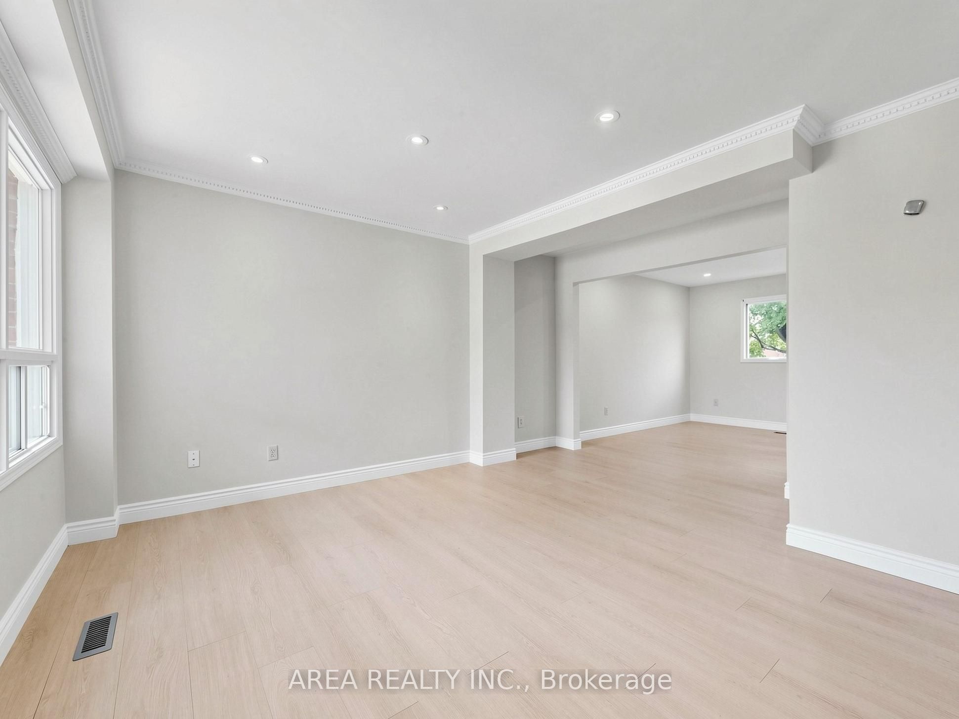 4749 Empire Crescent, Mississauga, ON L5R 1M6 photo 5