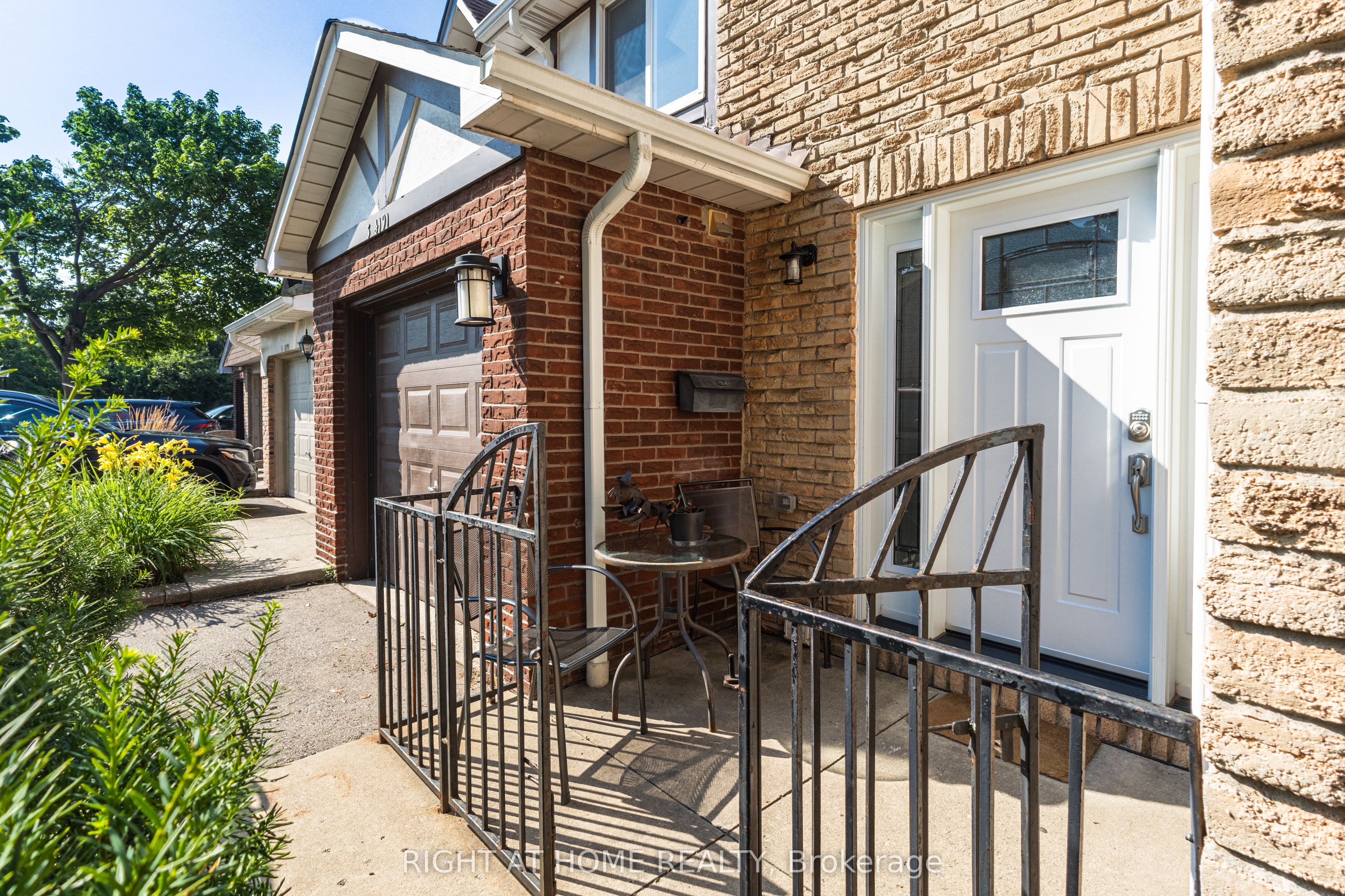 4191 Longmoor Drive 2, Burlington, ON L7L 5J9 photo 2