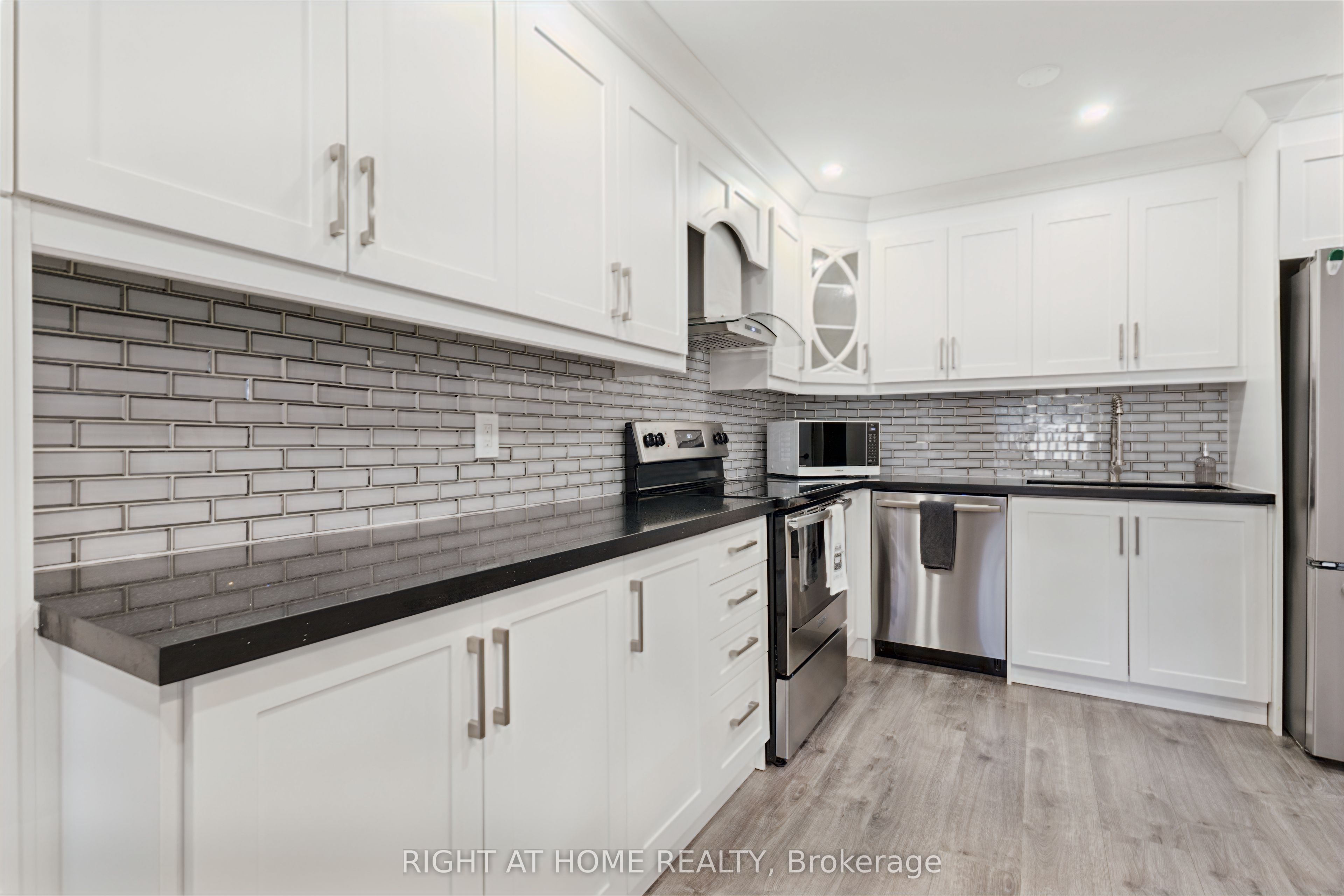 4191 Longmoor Drive 2, Burlington, ON L7L 5J9 photo 5