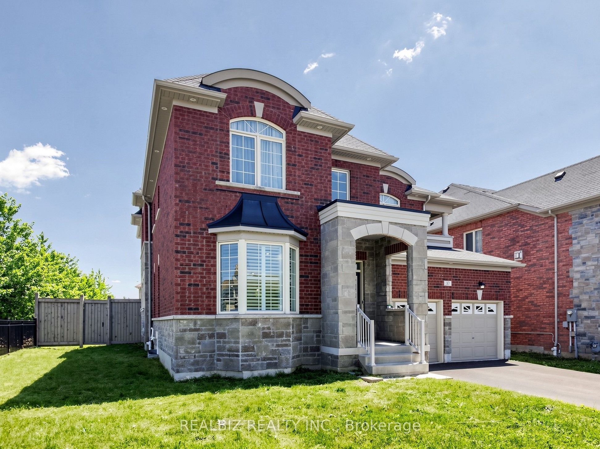 37 Alamosa Court, Brampton, ON L6Y 2Z3 photo 2