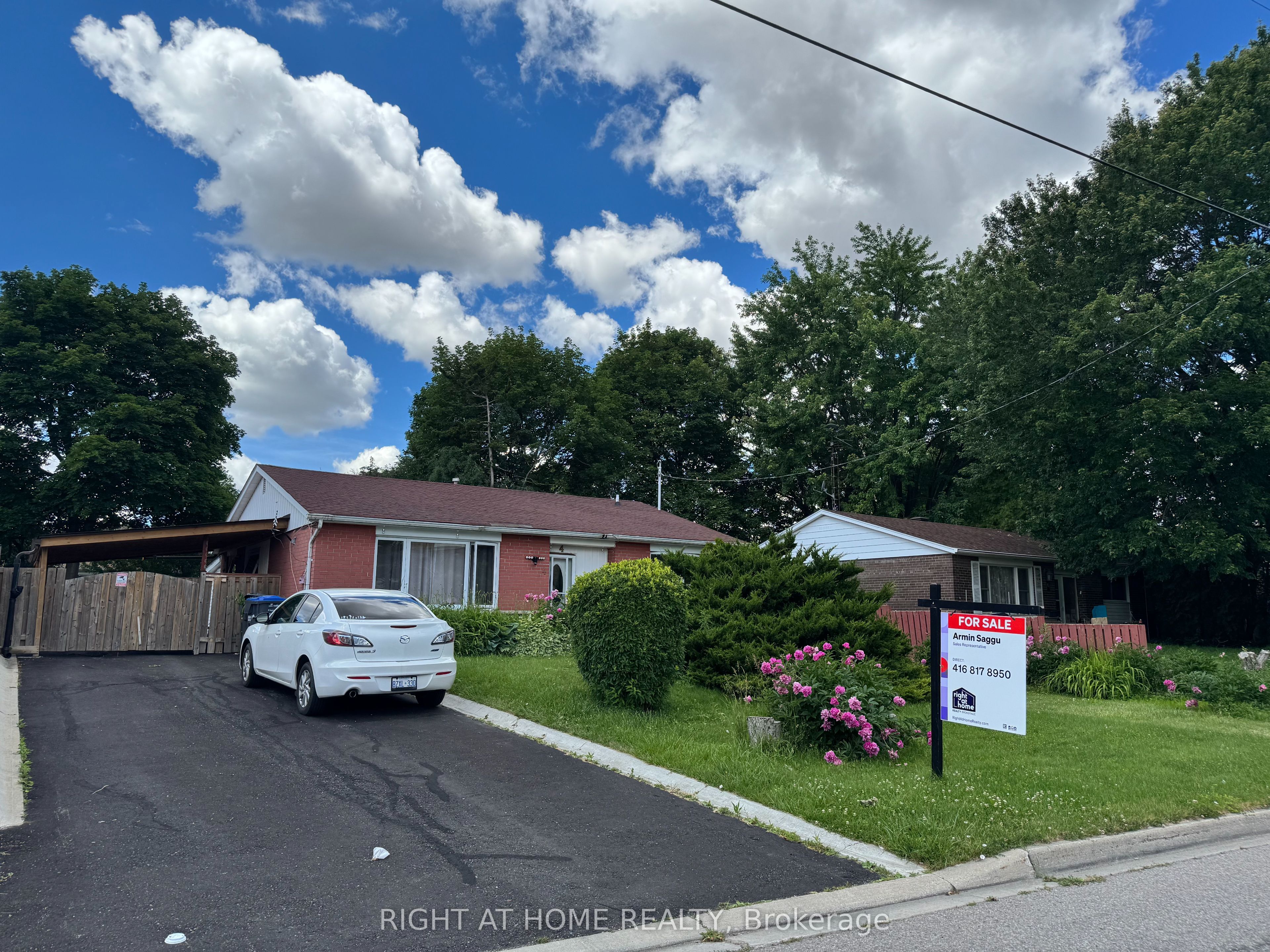 4 Leslie Street, Brampton, ON L6X 2J4 photo 2