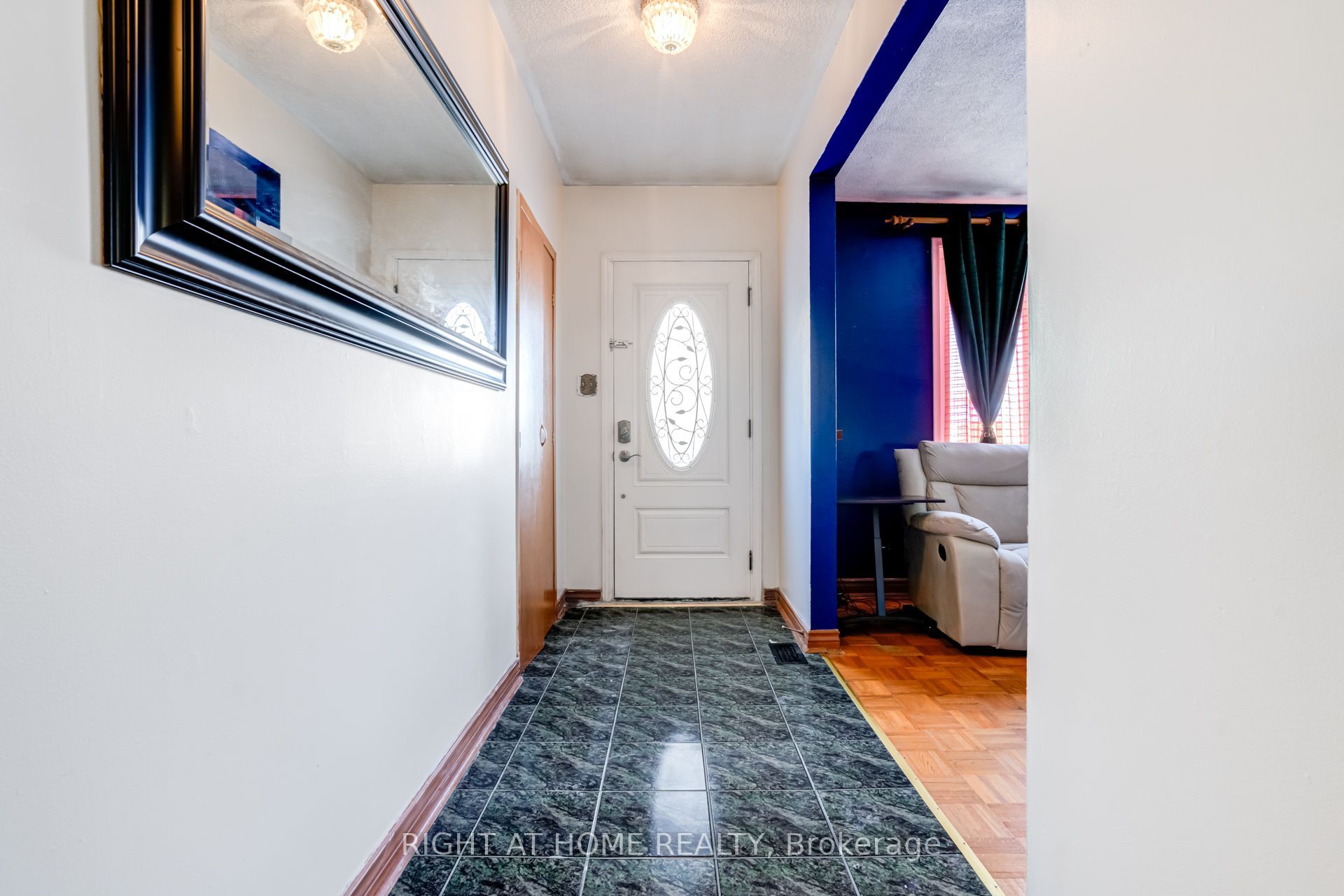 4 Leslie Street, Brampton, ON L6X 2J4 photo 3
