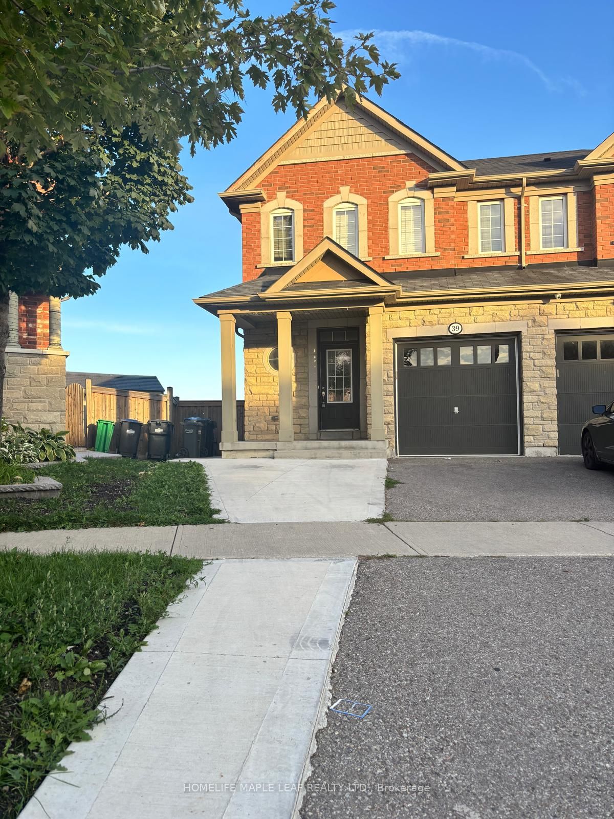 39 Sussexdale Drive, Brampton, ON L6R 3R2 photo 4