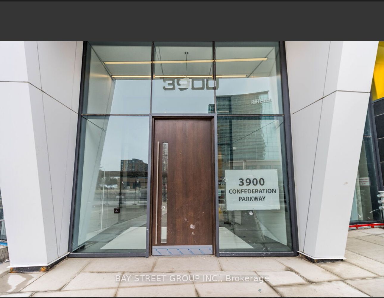 3900 Confederation Parkway 5206, Mississauga, ON L5B 0M3