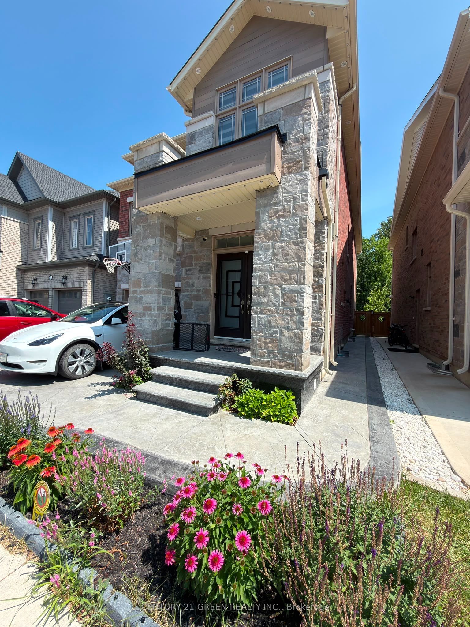 71 Eberly Woods Drive MAIN, Caledon, ON L7C 4J3 photo 2