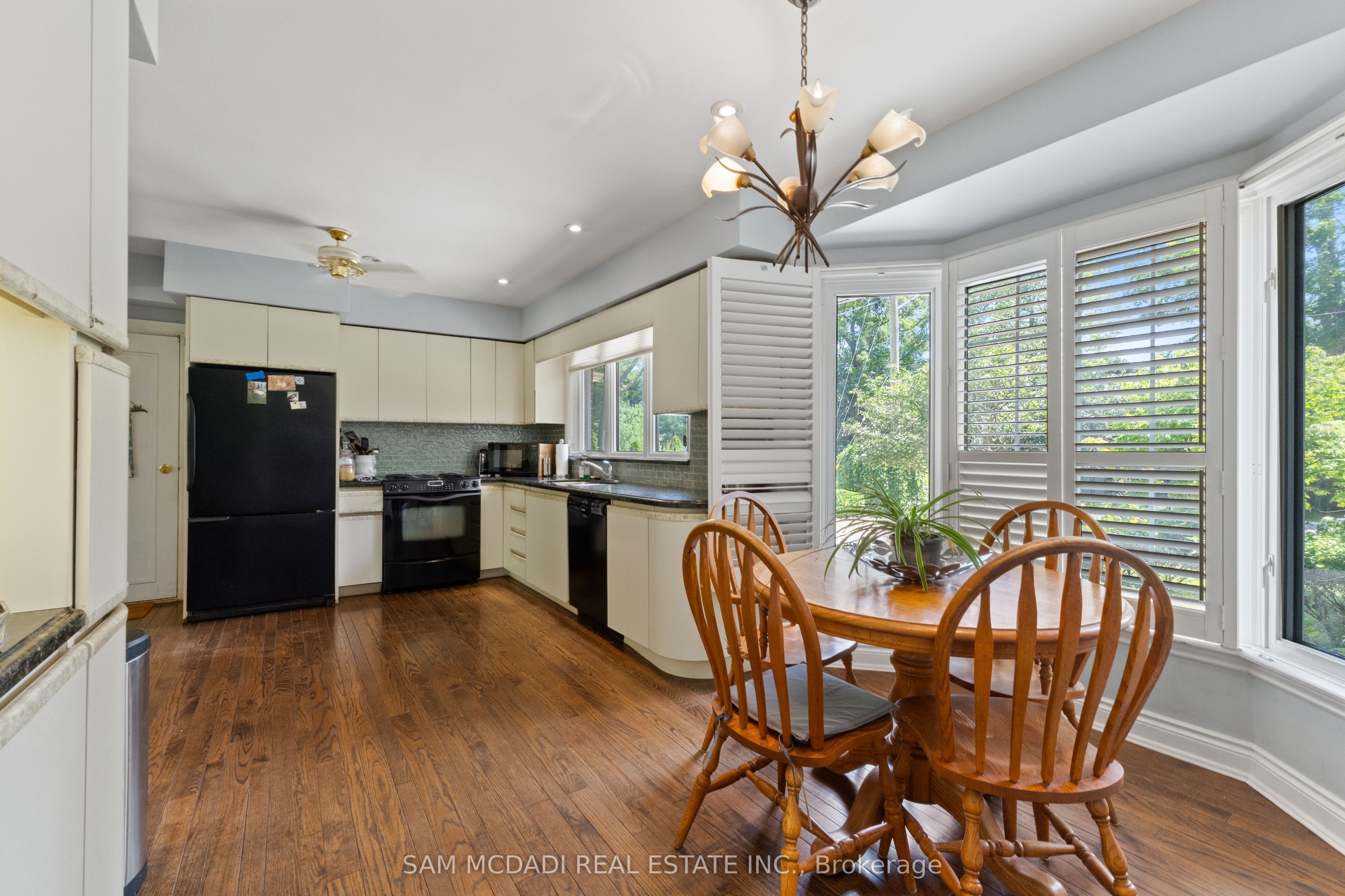 461 Temagami Crescent, Mississauga, ON L5H 1S9 photo 4
