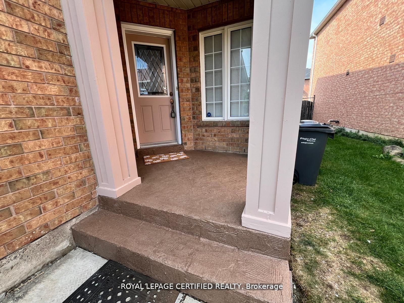 426 Orange Walk Crescent, Mississauga, ON L5R 0A8 photo 2