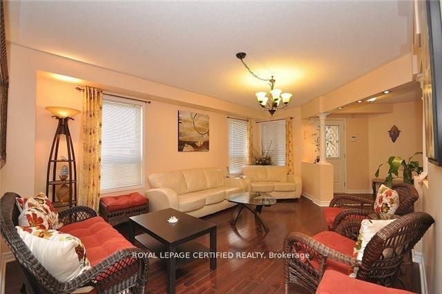 426 Orange Walk Crescent, Mississauga, ON L5R 0A8 photo 3