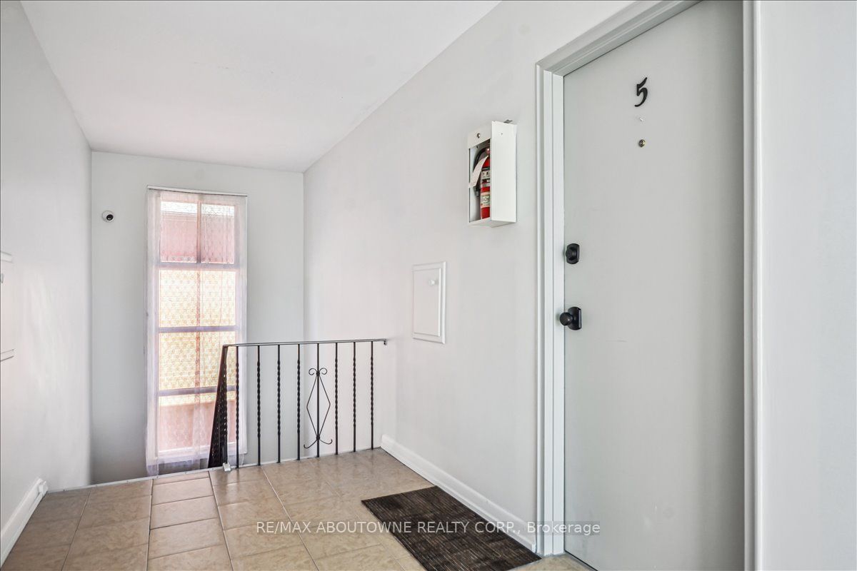 2 Wesley Street 6, Toronto, ON M8Y 2W3 photo 5