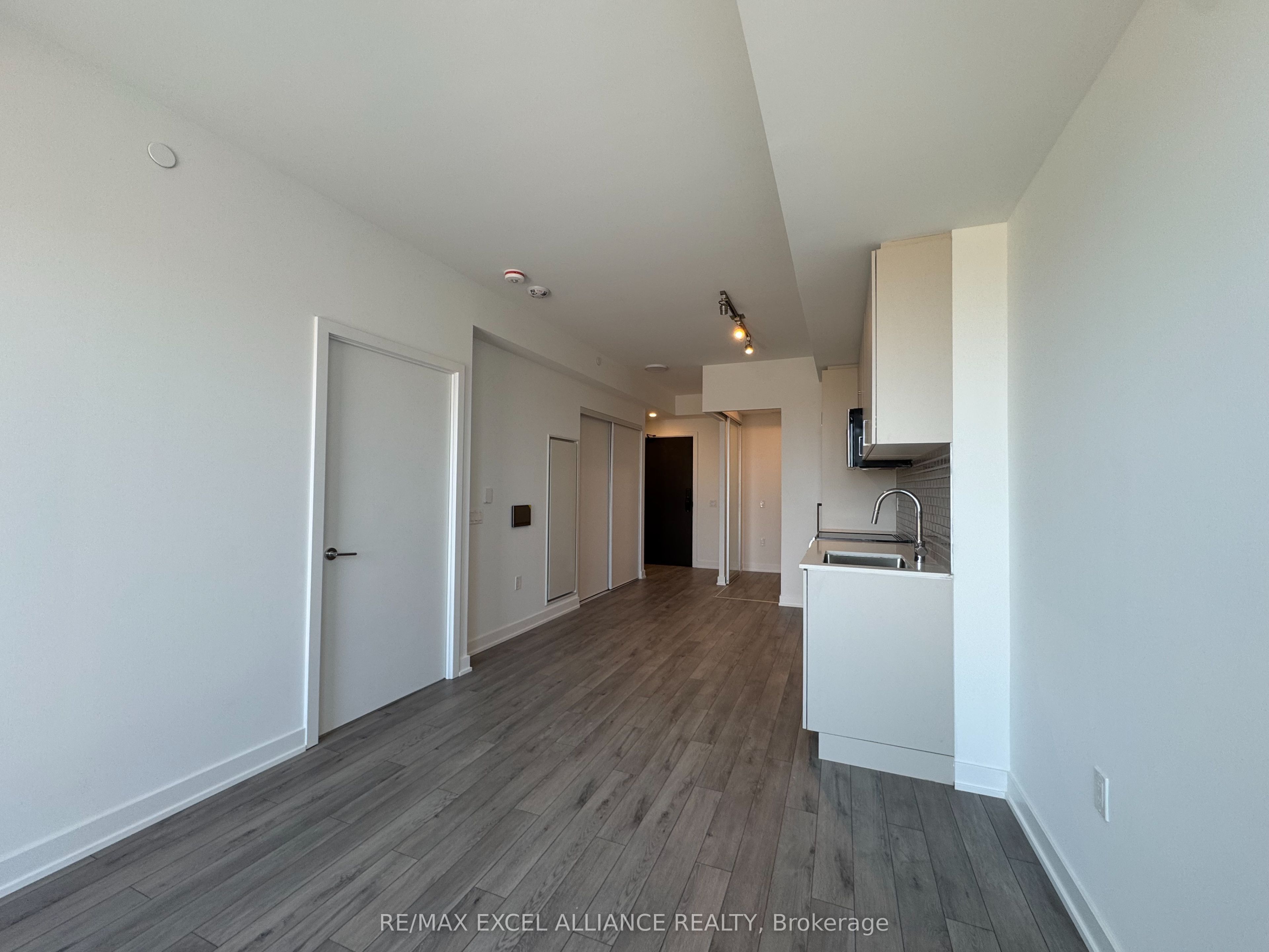 1005 Dundas Street E 130, Oakville, ON L6H 8C7 photo 3