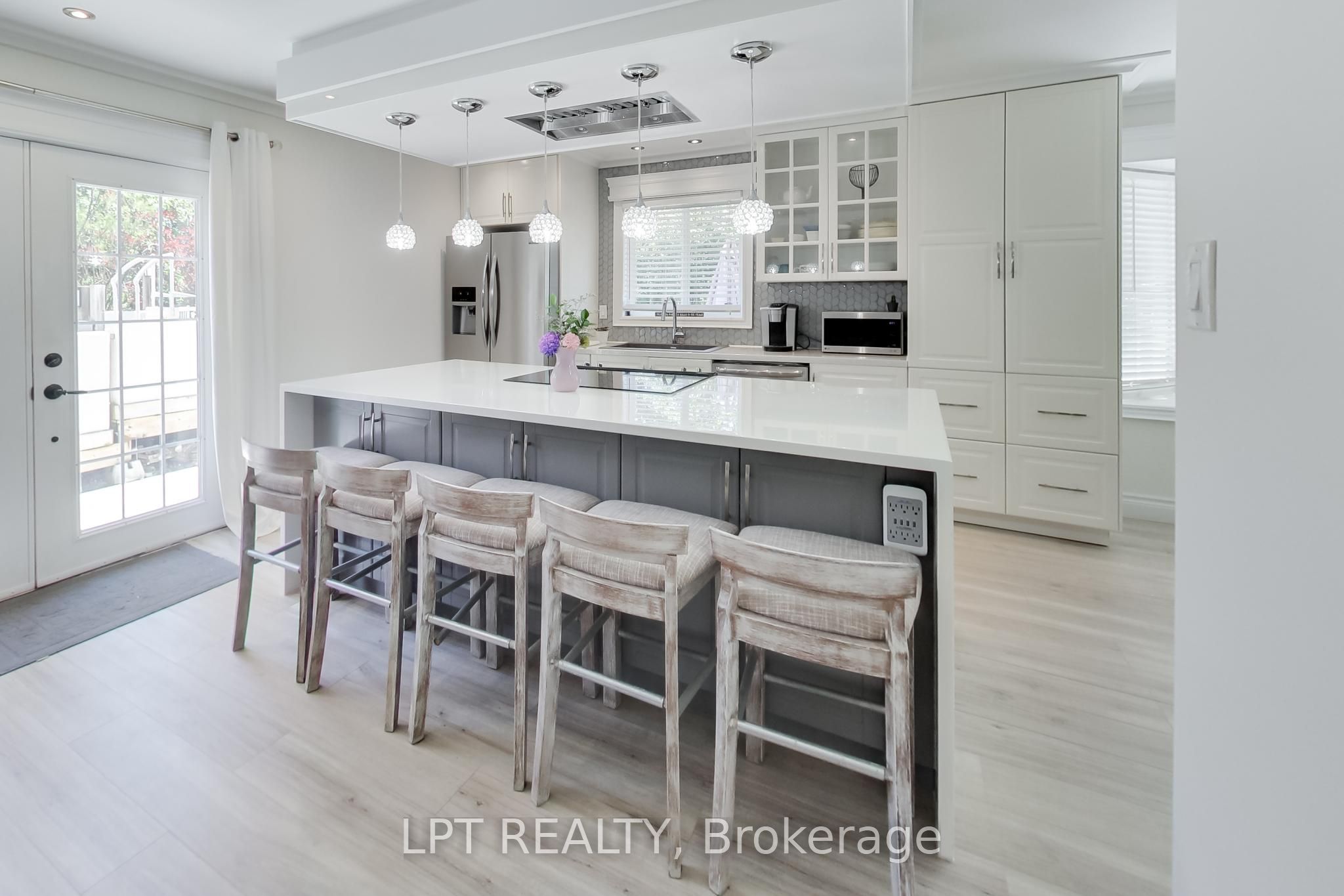 2482 Snowhill Court, Burlington, ON L7M 1Y3 photo 2