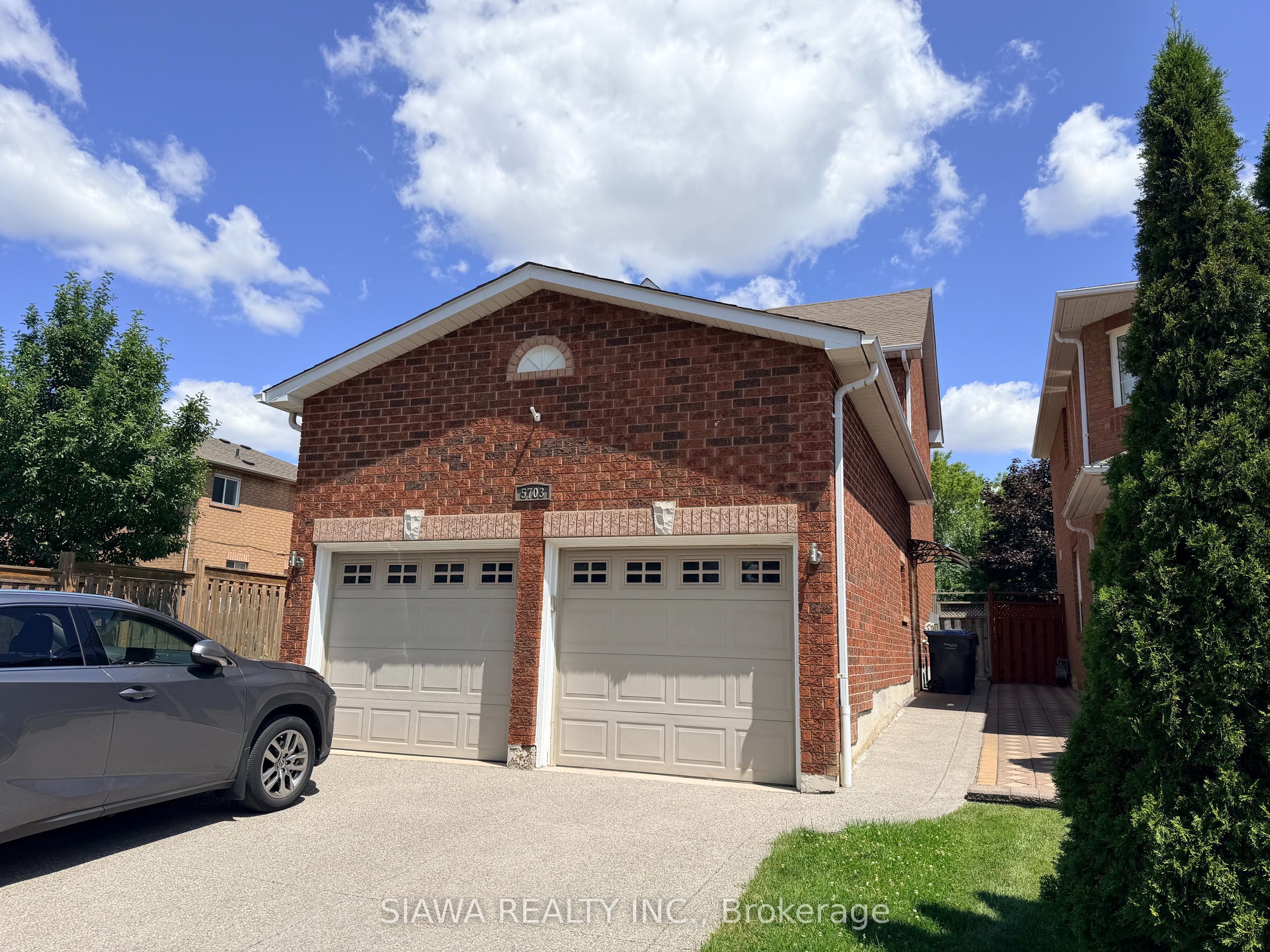 5703 Whitehorn Avenue, Mississauga, ON L5V 2A9