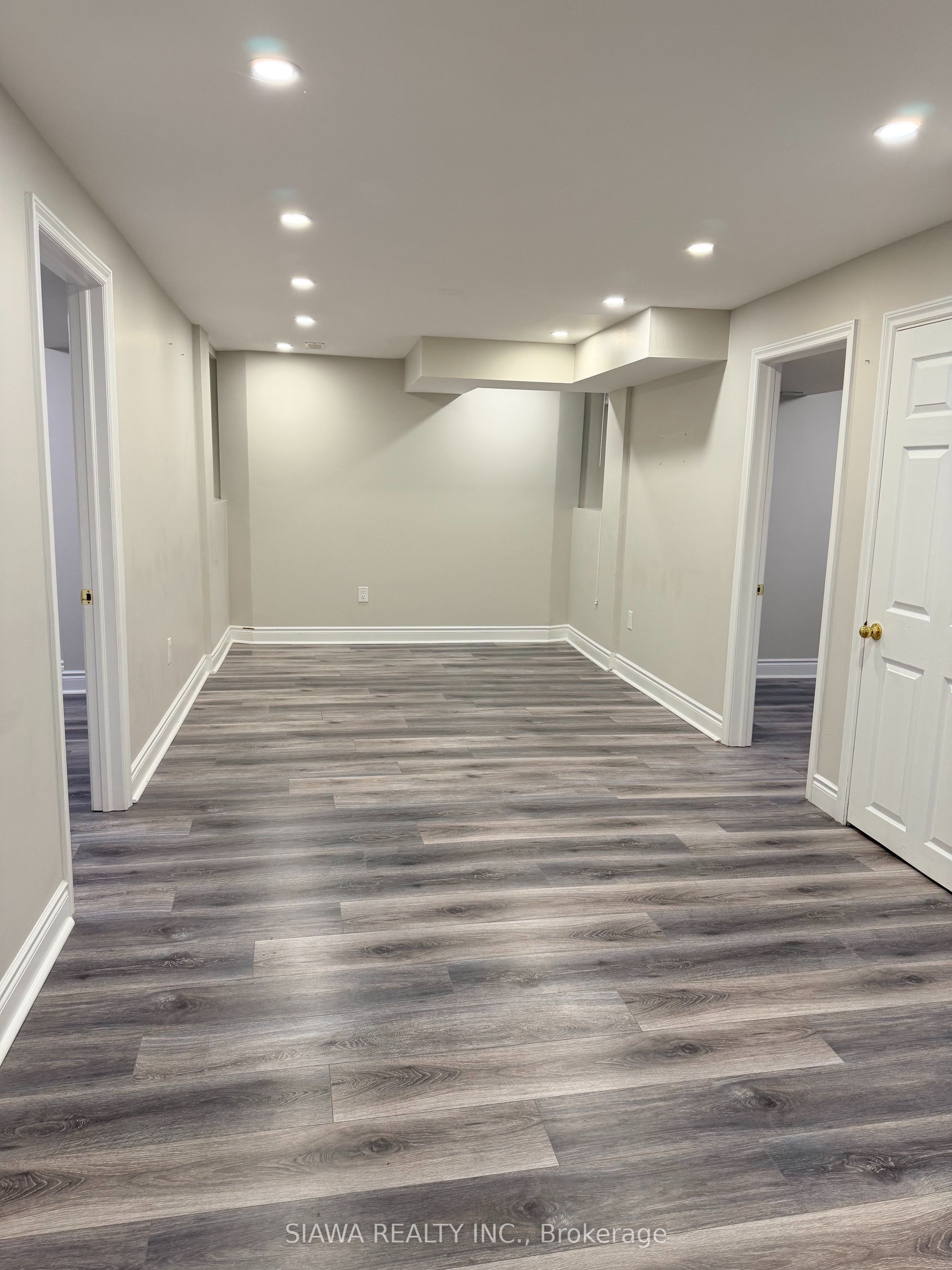5703 Whitehorn Avenue, Mississauga, ON L5V 2A9 photo 3