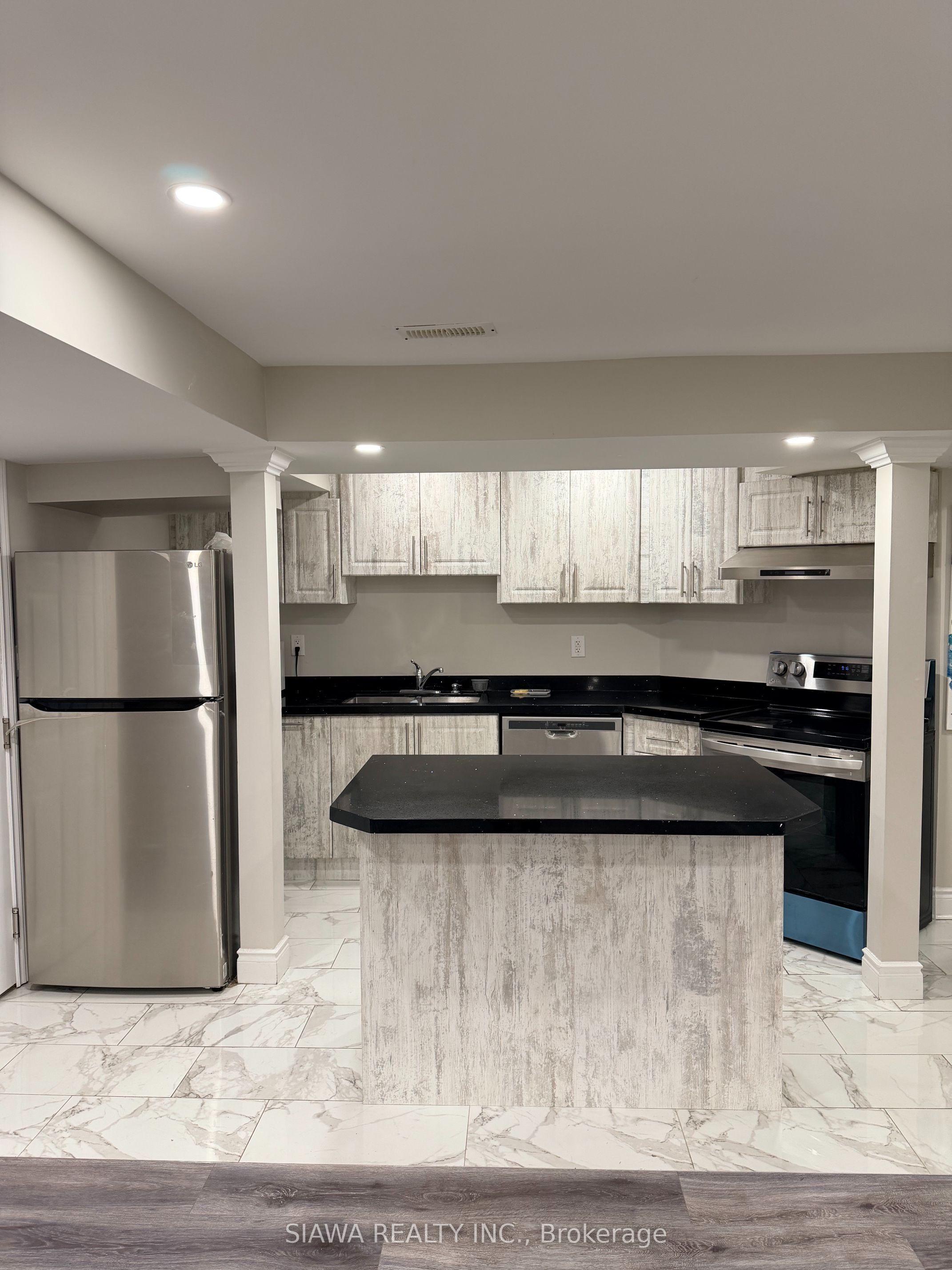 5703 Whitehorn Avenue, Mississauga, ON L5V 2A9 photo 4