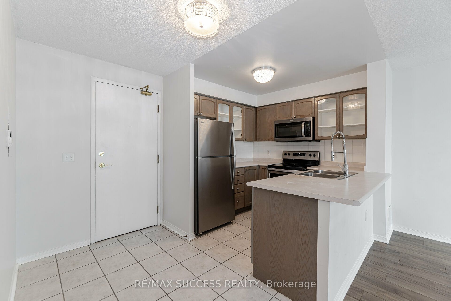 11 Michael Power Place PH14, Toronto, ON M9A 5G3 photo 4