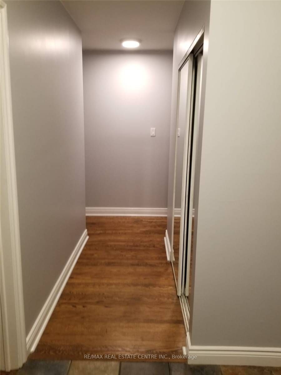 363 Duncombe Drive, Burlington, ON L7L 4M2 photo 5