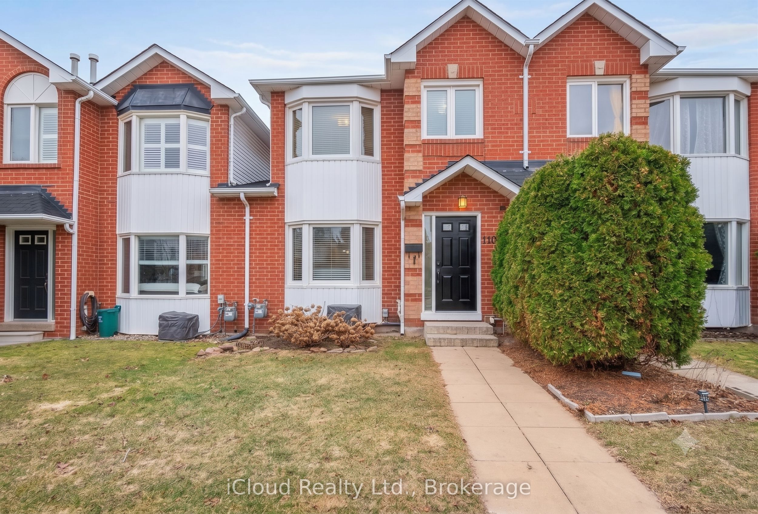110 Glenashton Drive, Oakville, ON L6H 6G3 photo 2