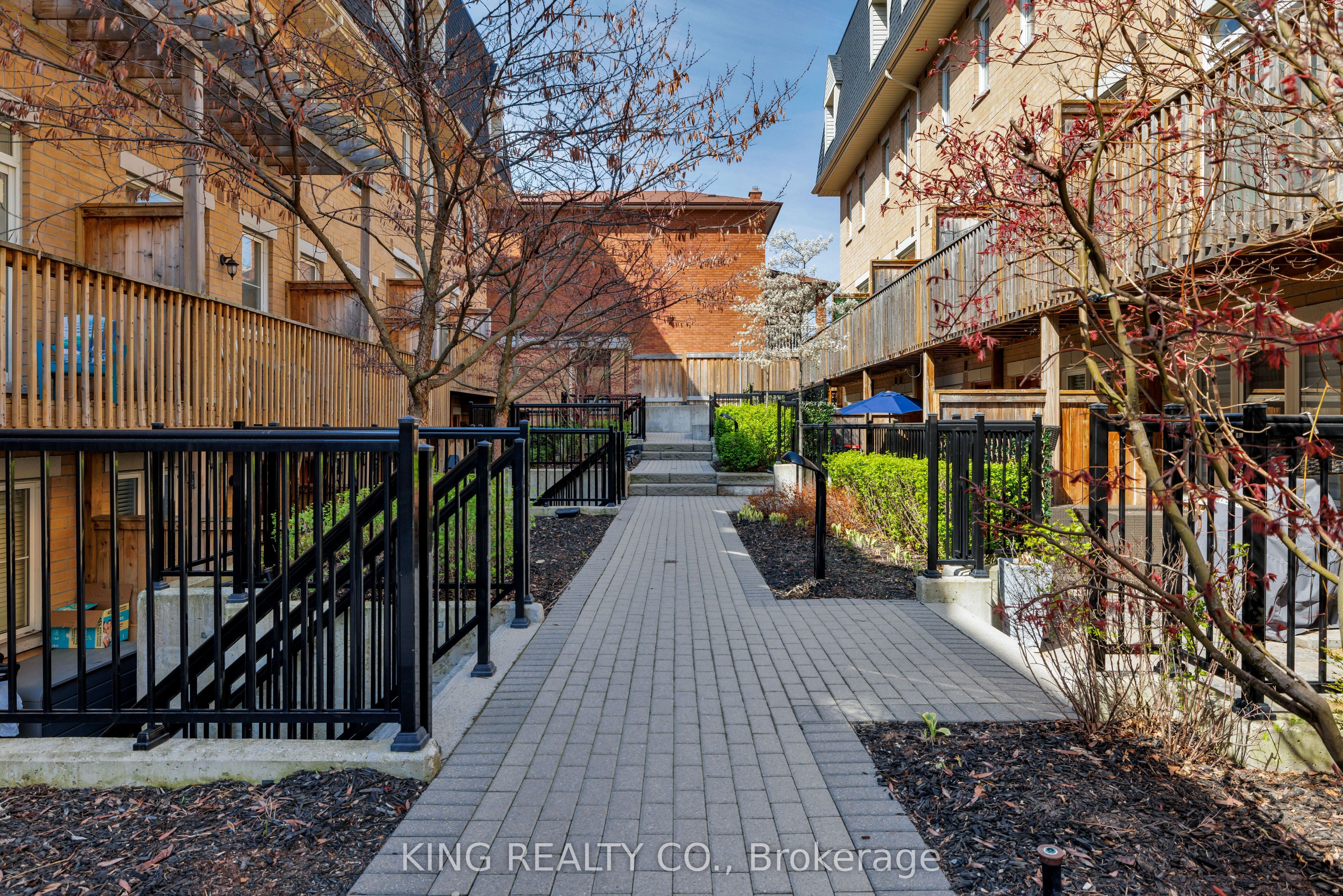 390 hopewell Avenue 138, Toronto, ON M6E 2S2 photo 4