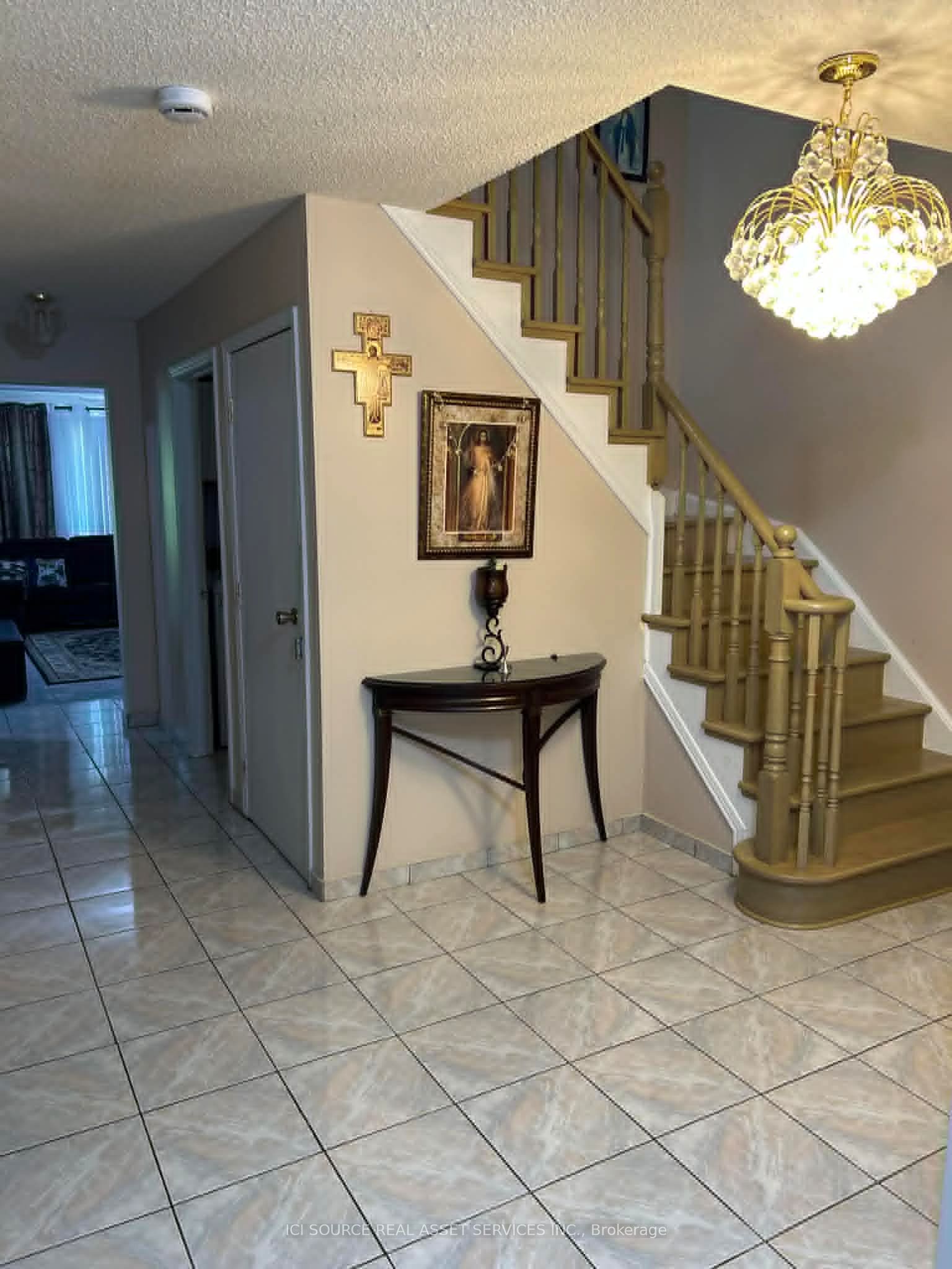 3546 Italia Crescent, Mississauga, ON L5B 3T6 photo 2