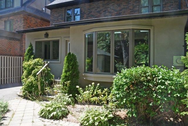 61 Grenview Boulevard N, Toronto, ON M8X 2K3 photo 2