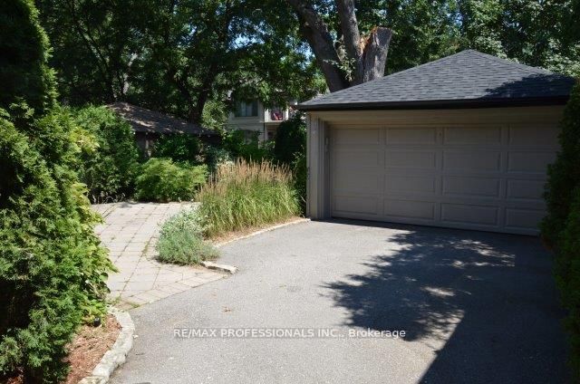 61 Grenview Boulevard N, Toronto, ON M8X 2K3 photo 5