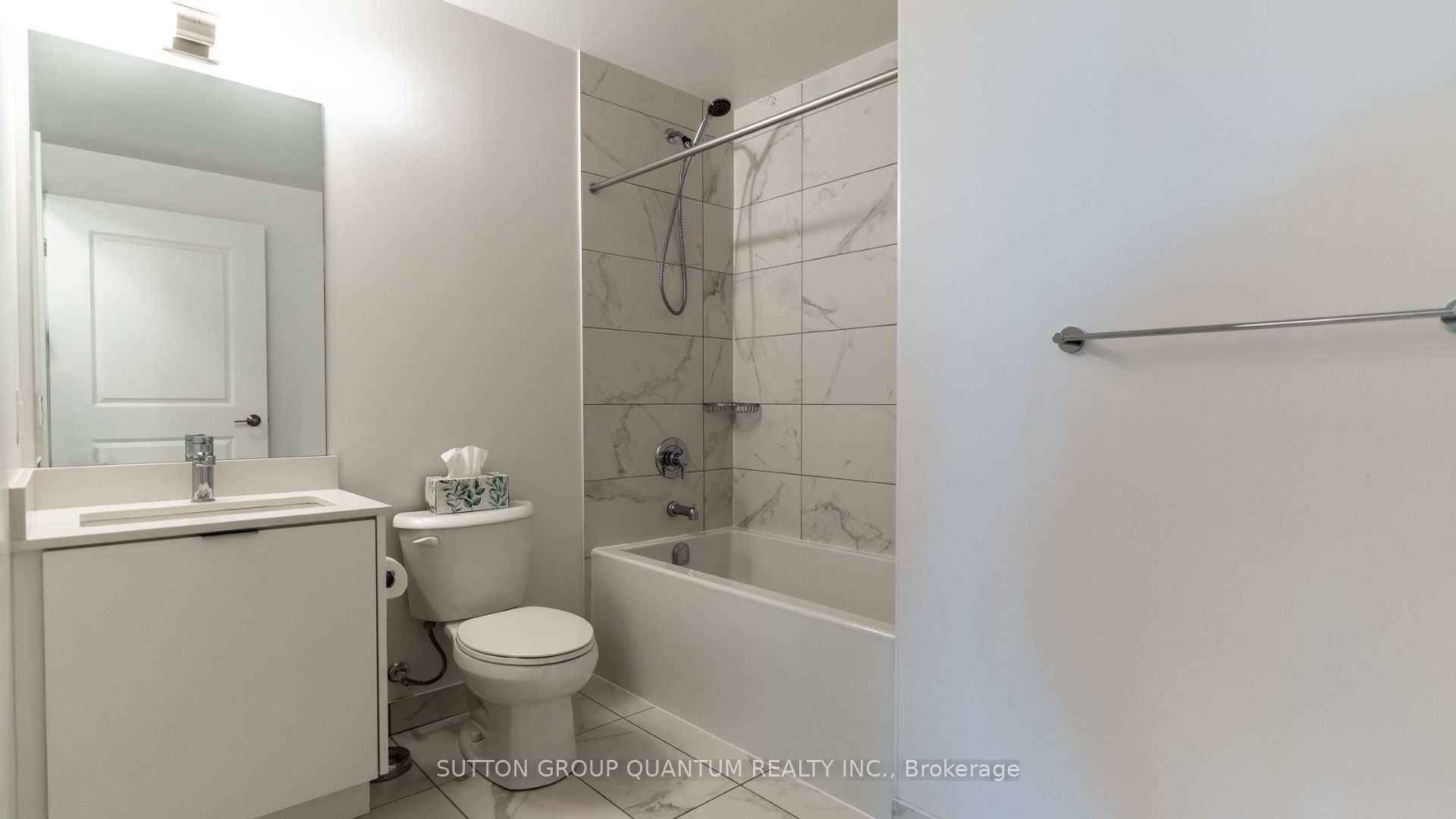 204 Burnhamthorpe Road 1105, Mississauga, ON L5A 0B3 photo 4