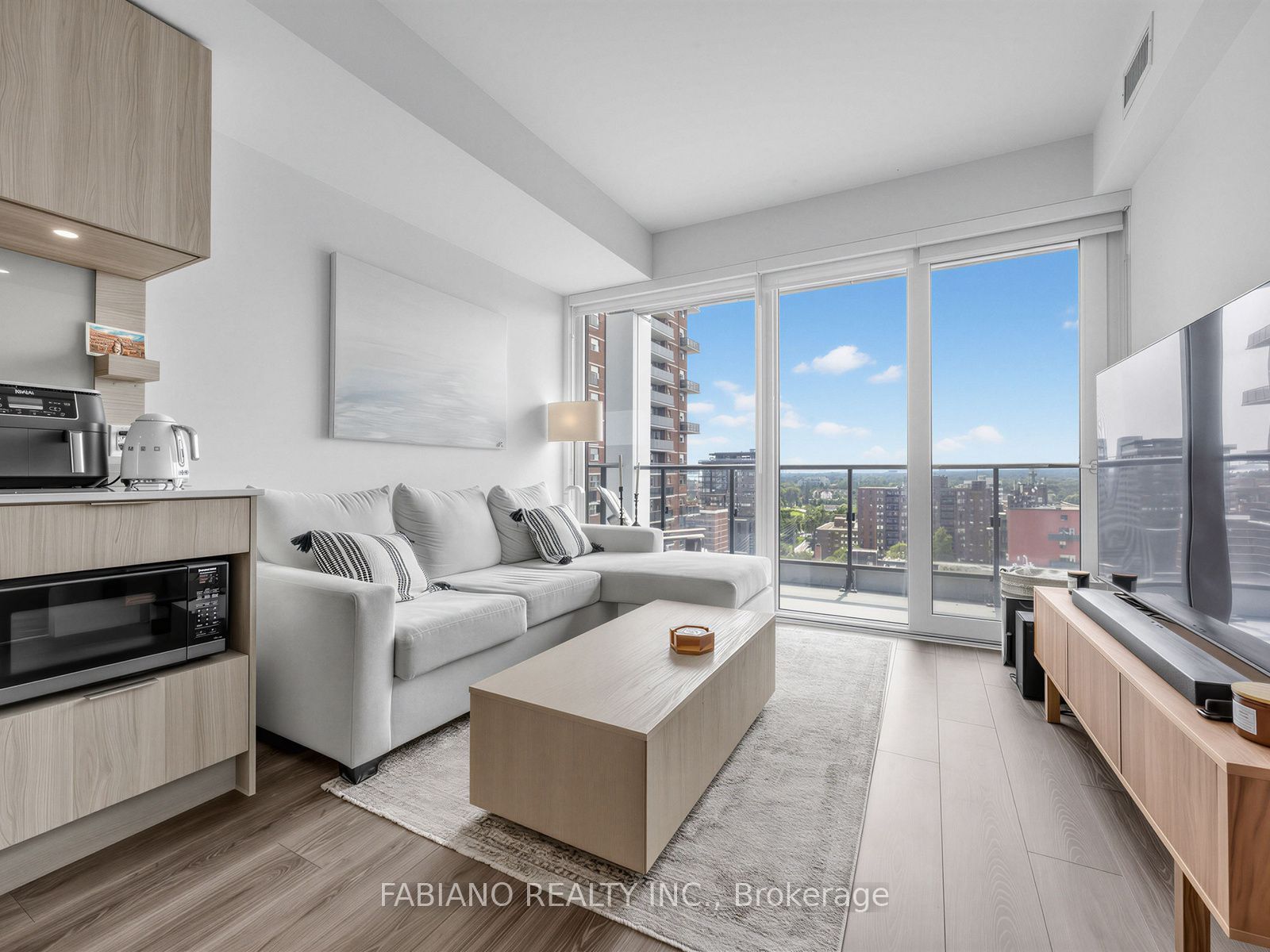 28 Ann Street 1313, Mississauga, ON L5G 0E1