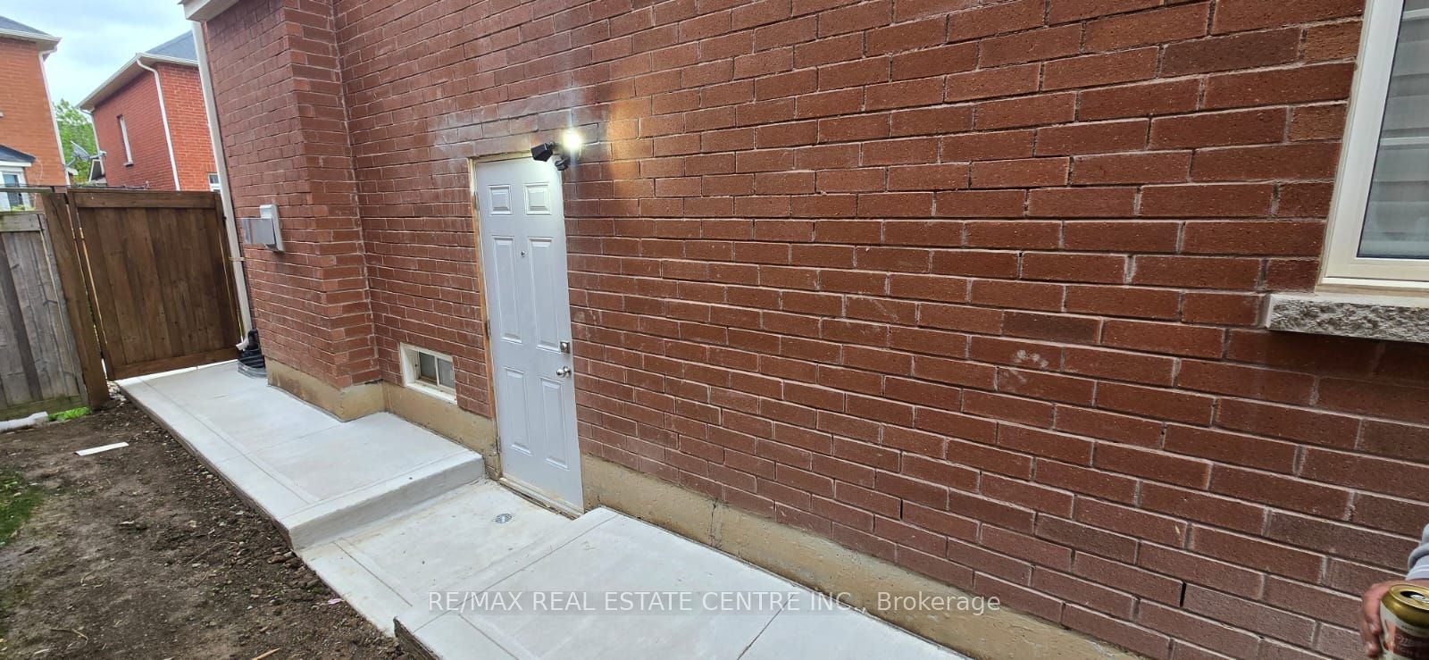 389-1 Nairn Circle Bsmt., Milton, ON L9T 8A5 photo 3