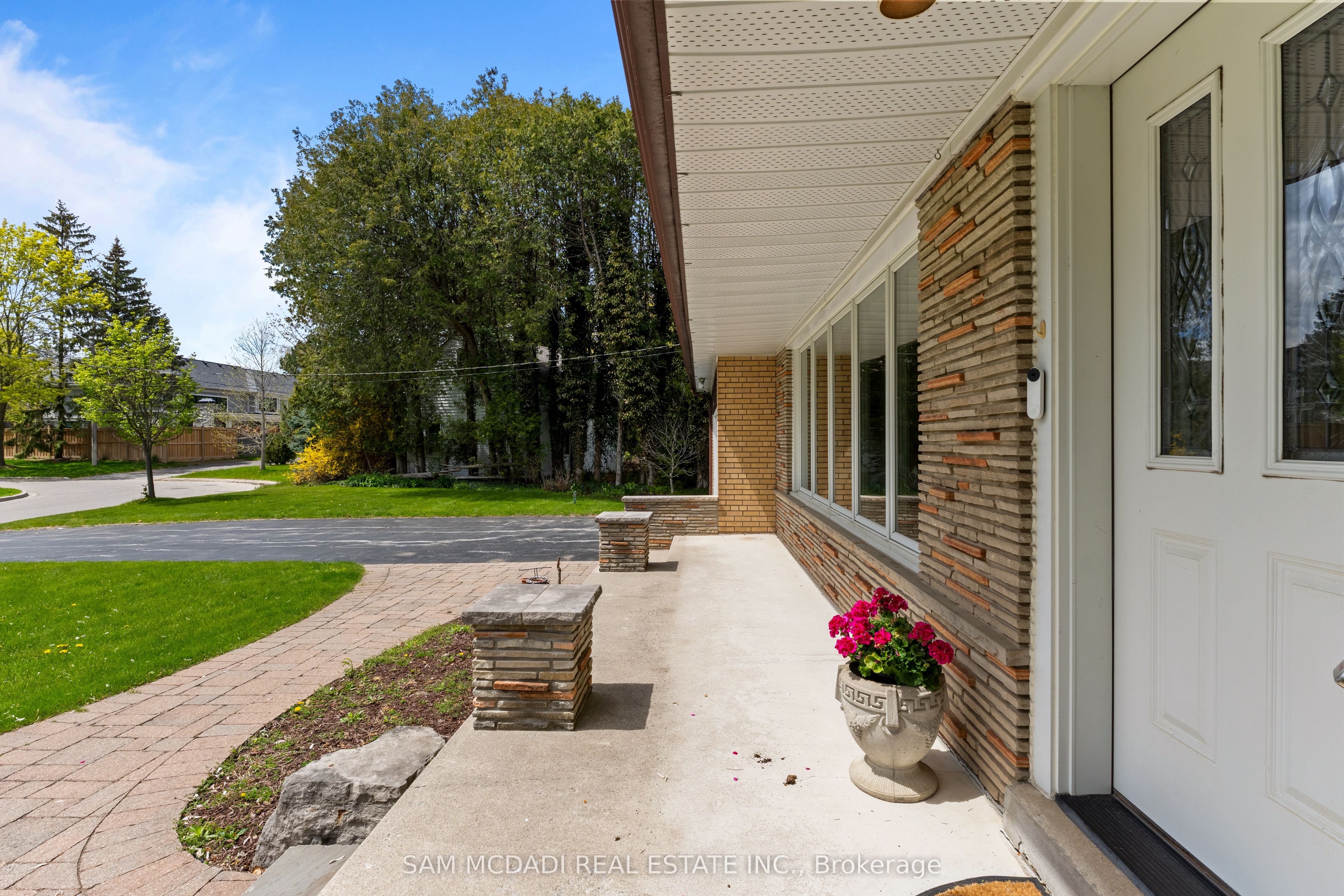 521 Vanessa Crescent, Mississauga, ON L5H 2N4 photo 3